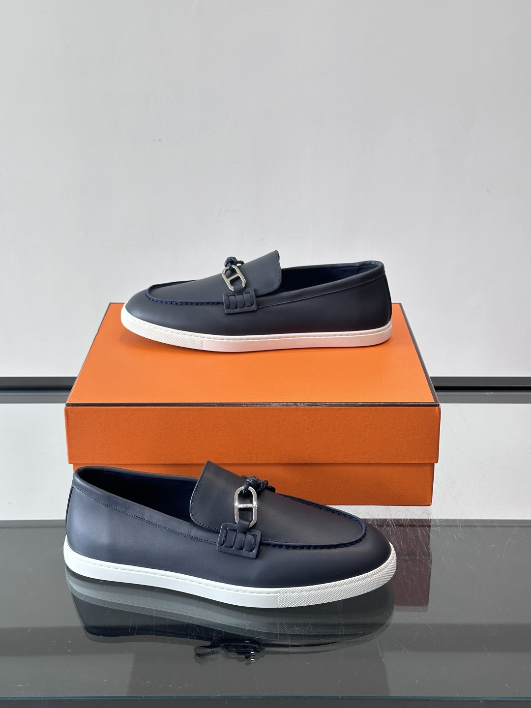 爱马仕Ignacio乐福鞋，选用小牛皮，搭配皮革编绳和“Chaine d'Ancre”鞋扣，航海风格超有