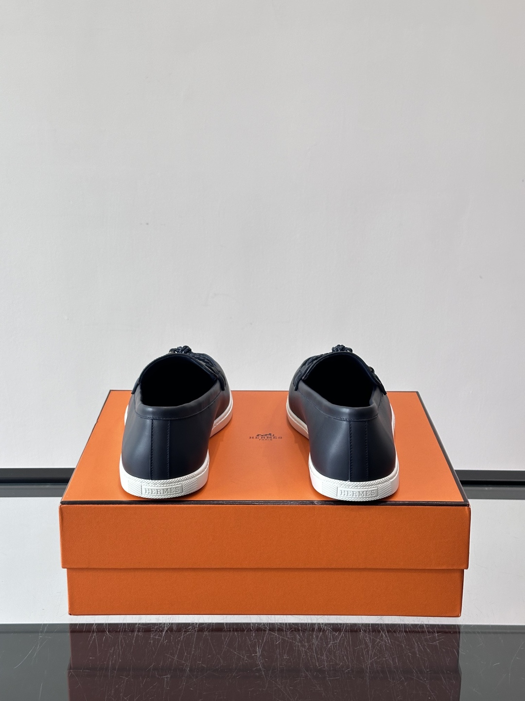 爱马仕Ignacio乐福鞋，选用小牛皮，搭配皮革编绳和“Chaine d'Ancre”鞋扣，航海风格超有