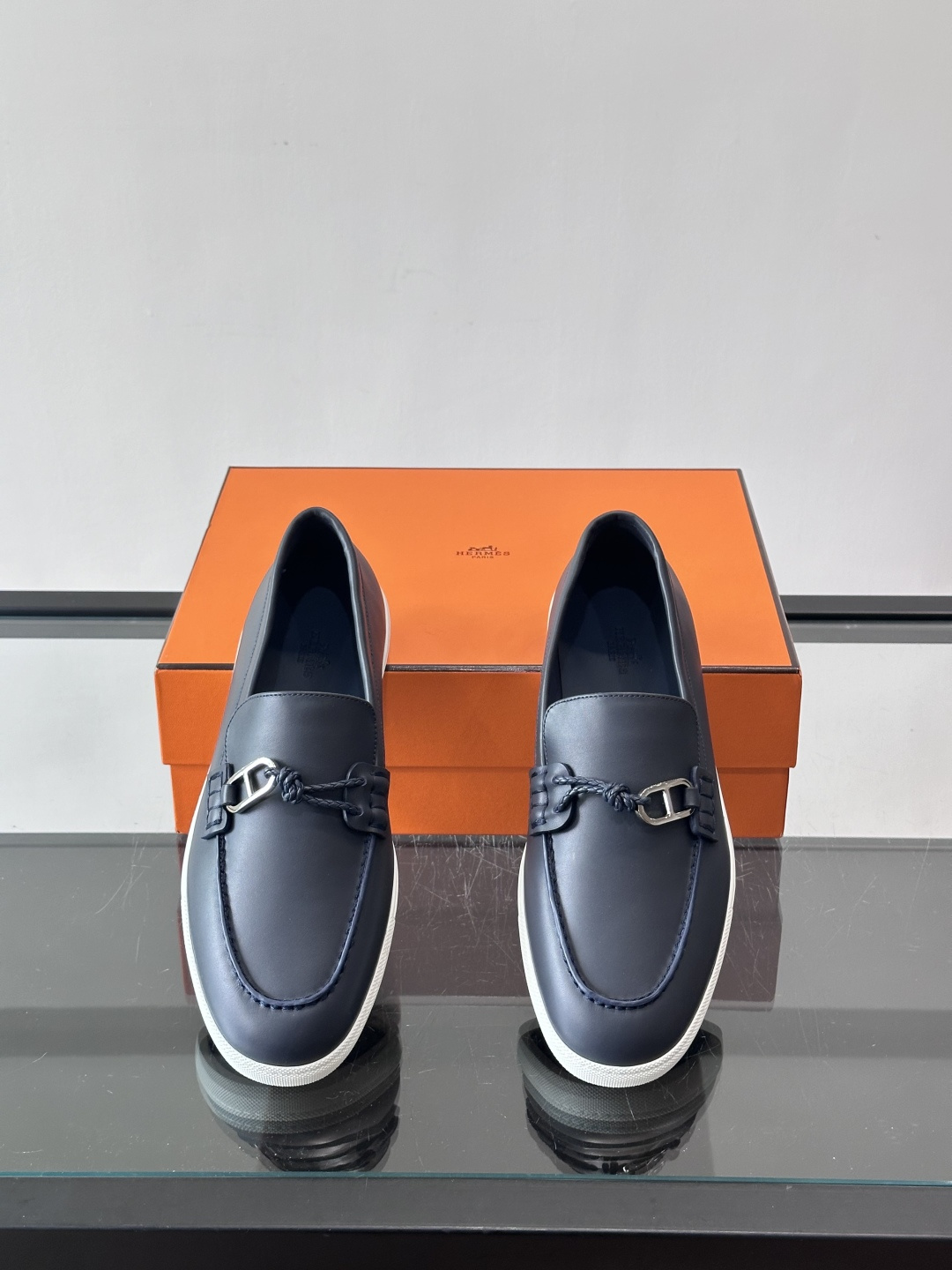 爱马仕Ignacio乐福鞋，选用小牛皮，搭配皮革编绳和“Chaine d'Ancre”鞋扣，航海风格超有