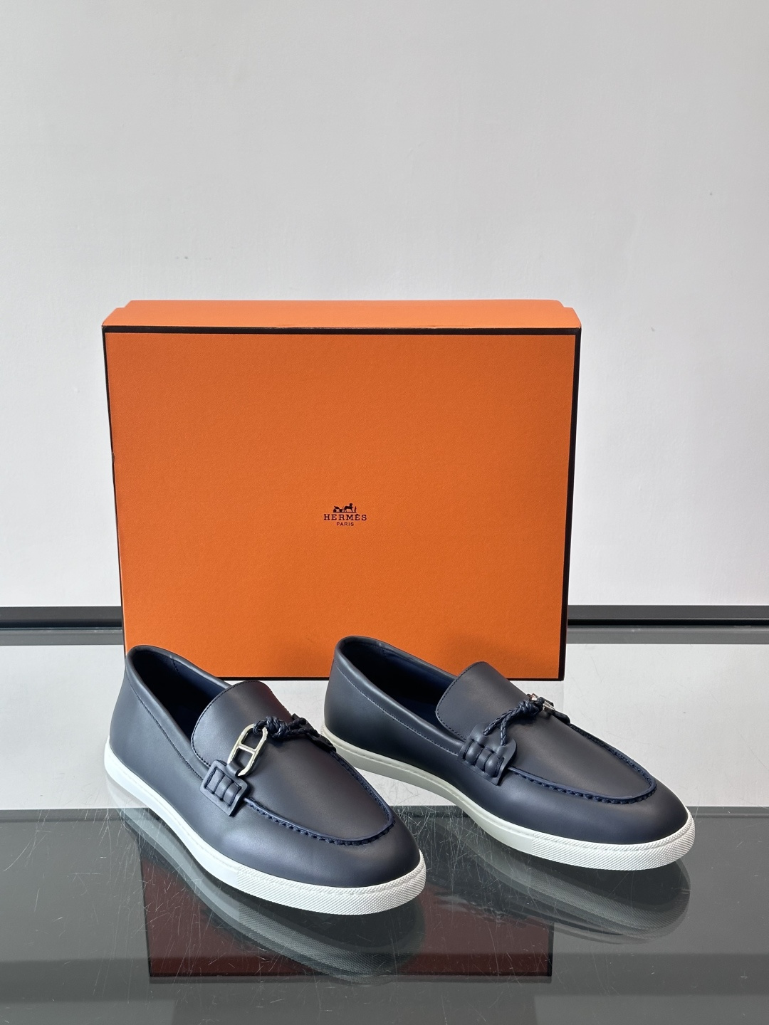 爱马仕Ignacio乐福鞋，选用小牛皮，搭配皮革编绳和“Chaine d'Ancre”鞋扣，航海风格超有