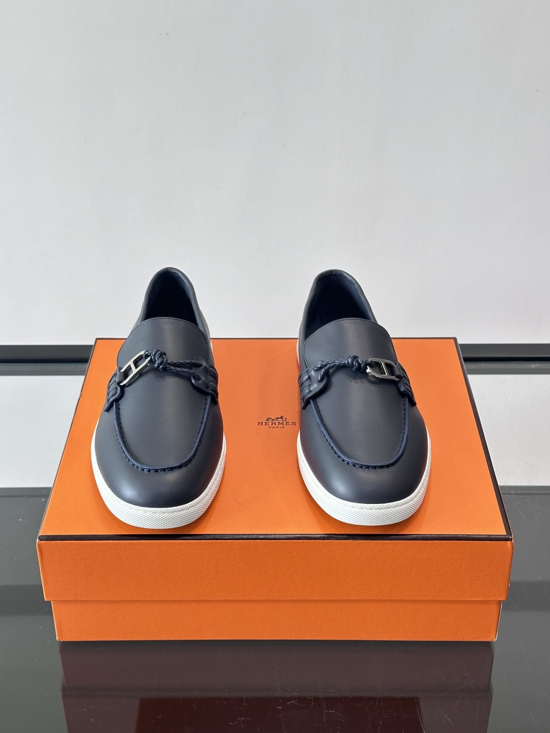 爱马仕Ignacio乐福鞋，选用小牛皮，搭配皮革编绳和“Chaine d'Ancre”鞋扣，航海风格超有