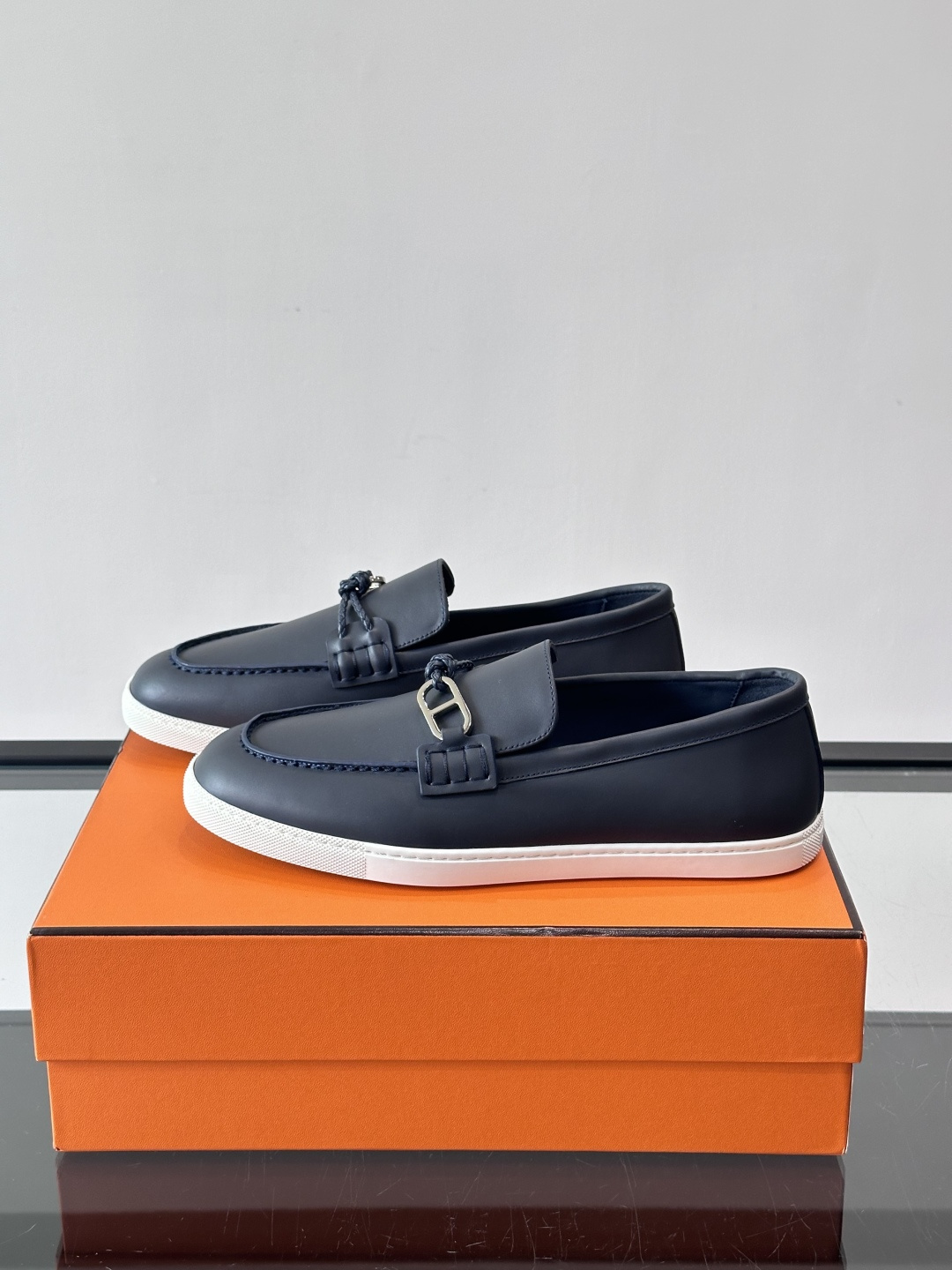 爱马仕Ignacio乐福鞋，选用小牛皮，搭配皮革编绳和“Chaine d'Ancre”鞋扣，航海风格超有