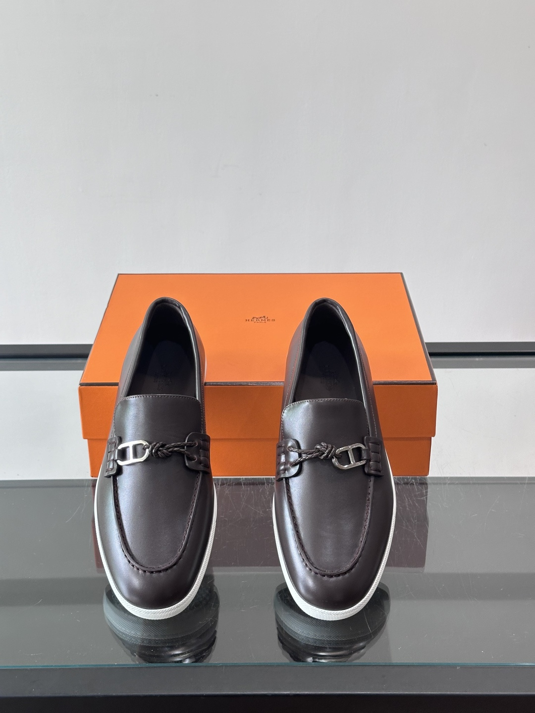 爱马仕Ignacio乐福鞋，选用小牛皮，搭配皮革编绳和“Chaine d'Ancre”鞋扣，航海风格超有