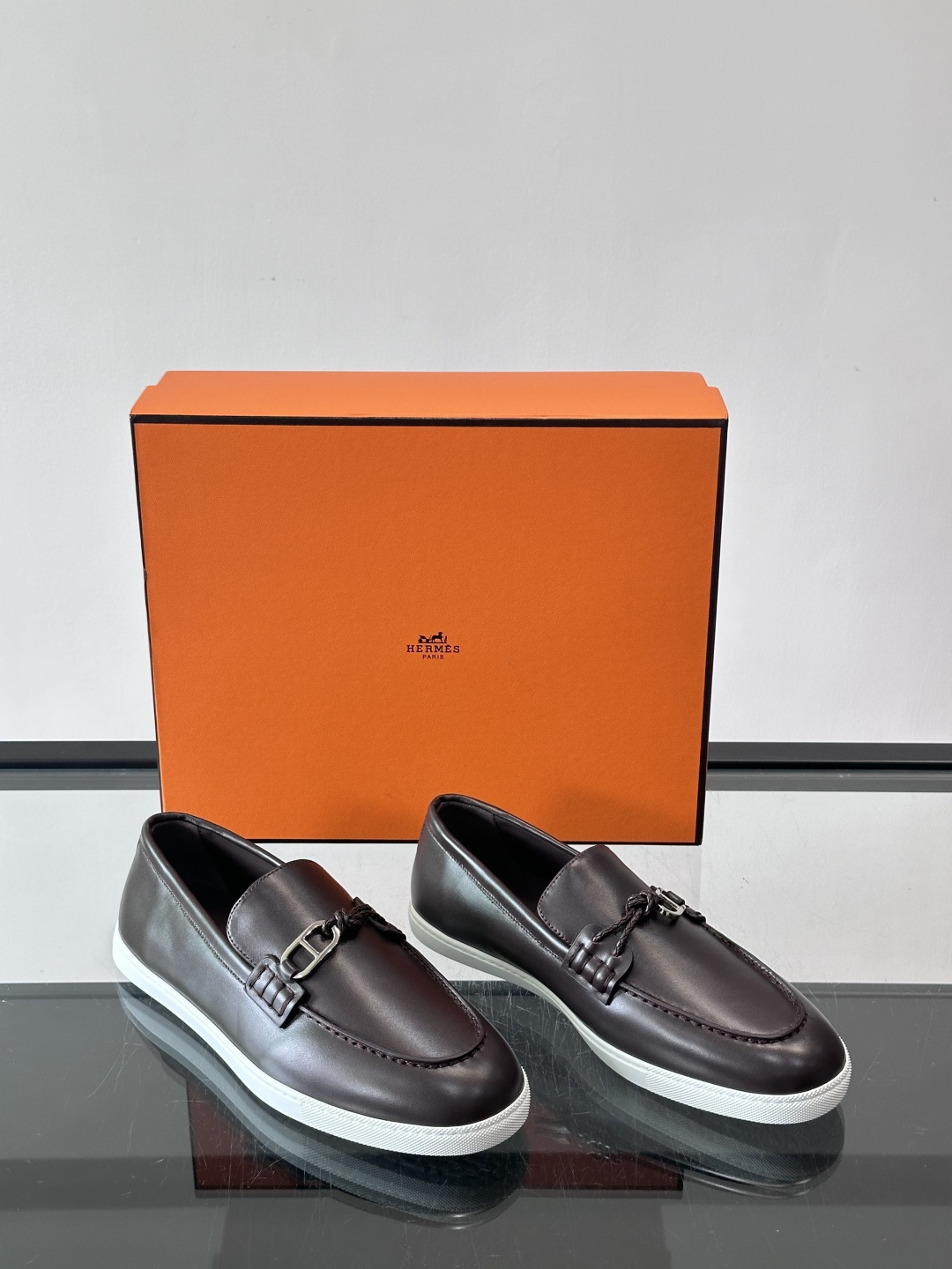 爱马仕Ignacio乐福鞋，选用小牛皮，搭配皮革编绳和“Chaine d'Ancre”鞋扣，航海风格超有