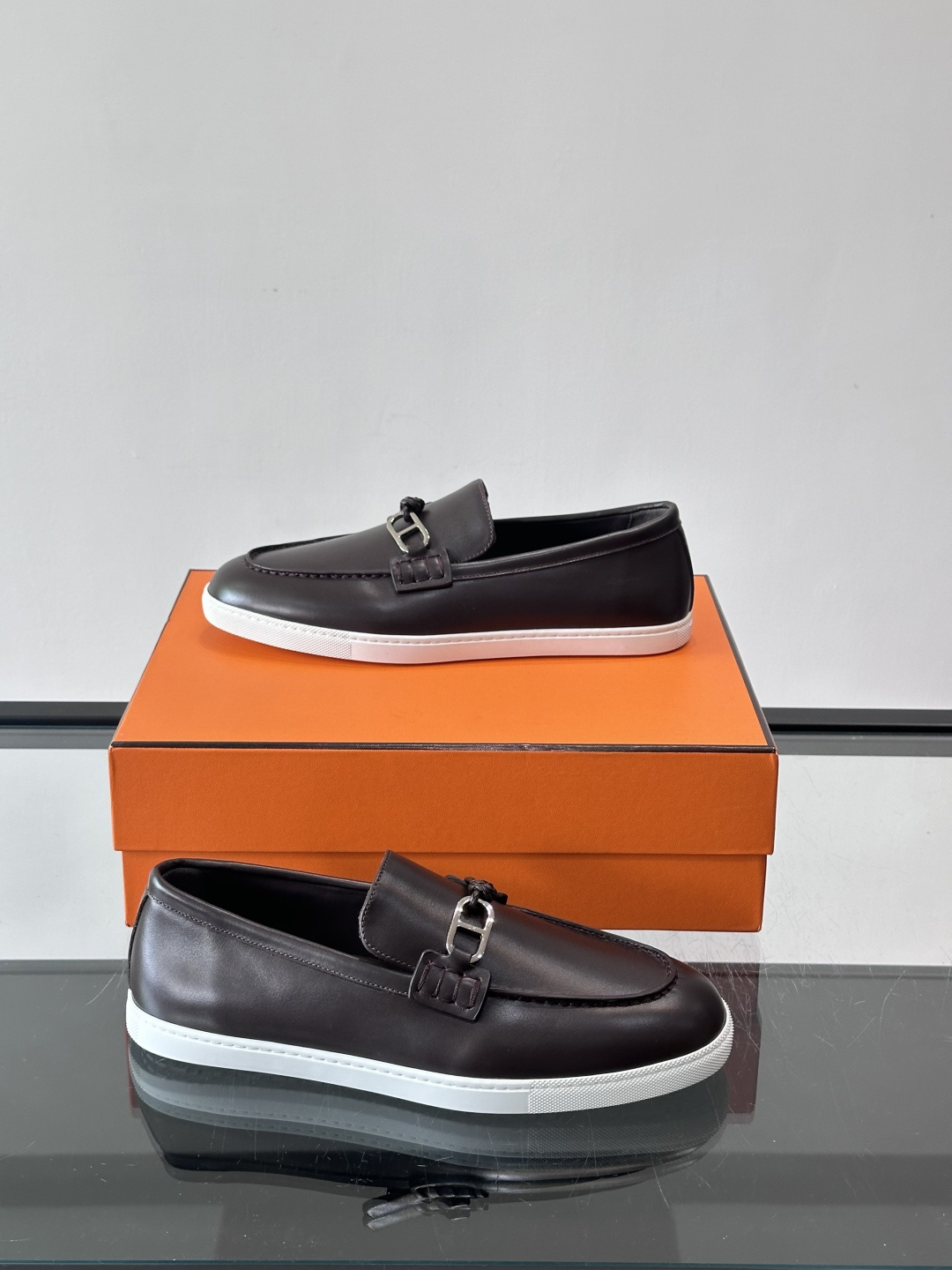 爱马仕Ignacio乐福鞋，选用小牛皮，搭配皮革编绳和“Chaine d'Ancre”鞋扣，航海风格超有