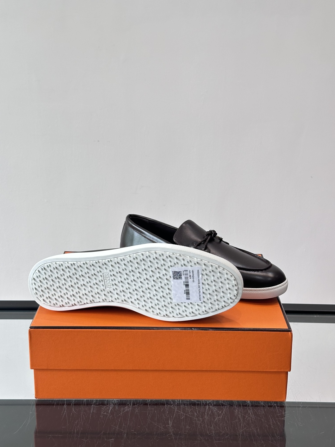 爱马仕Ignacio乐福鞋，选用小牛皮，搭配皮革编绳和“Chaine d'Ancre”鞋扣，航海风格超有