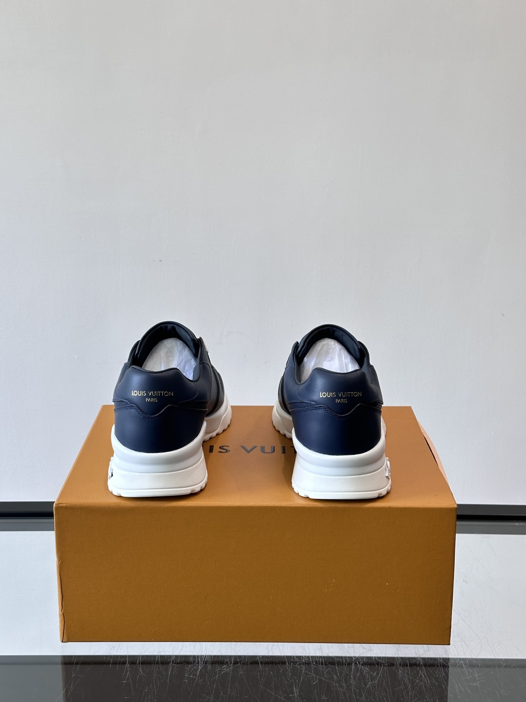 🖤LV Run Away男士运动鞋，头层牛皮+Monogram压纹，质感细腻又耐用。鞋底发泡+橡胶，轻盈