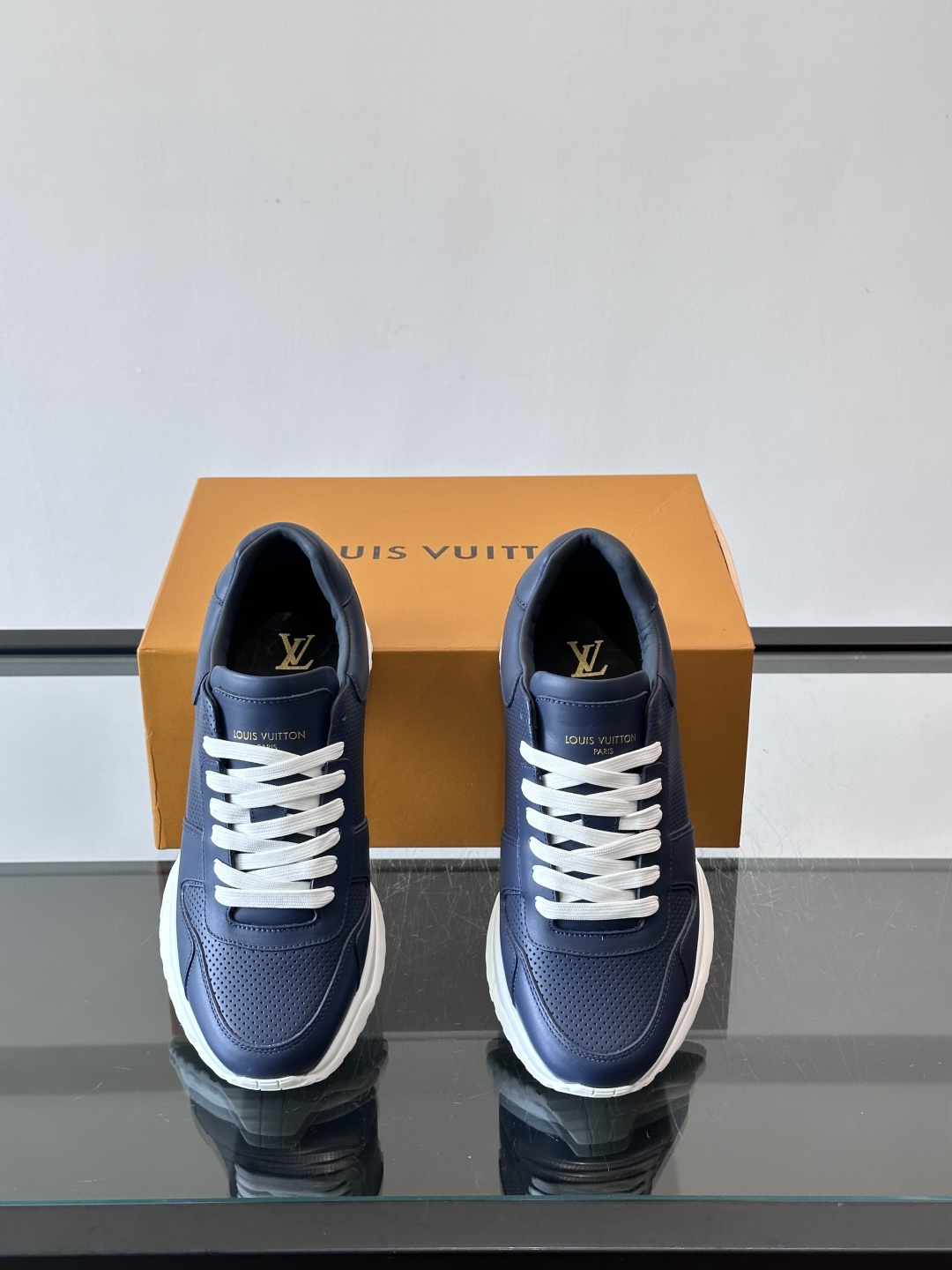 🖤LV Run Away男士运动鞋，头层牛皮+Monogram压纹，质感细腻又耐用。鞋底发泡+橡胶，轻盈