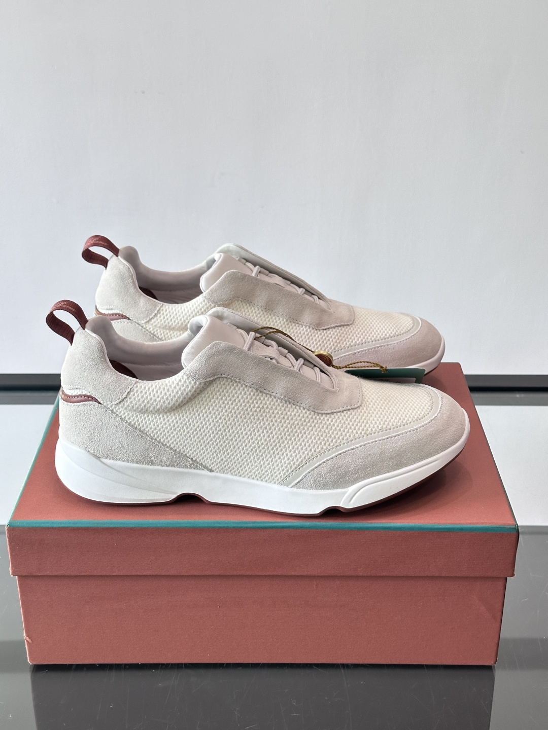 Loro Piana Modular Walk休闲鞋，羊毛针织+牛反绒拼接，质感细腻又高级。高弹乳胶鞋垫