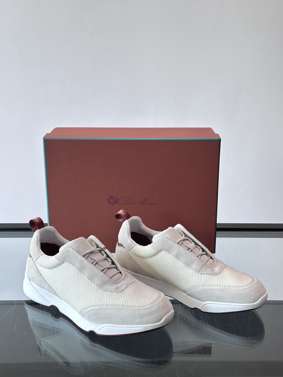 Loro Piana Modular Walk休闲鞋，羊毛针织+牛反绒拼接，质感细腻又高级。高弹乳胶鞋垫