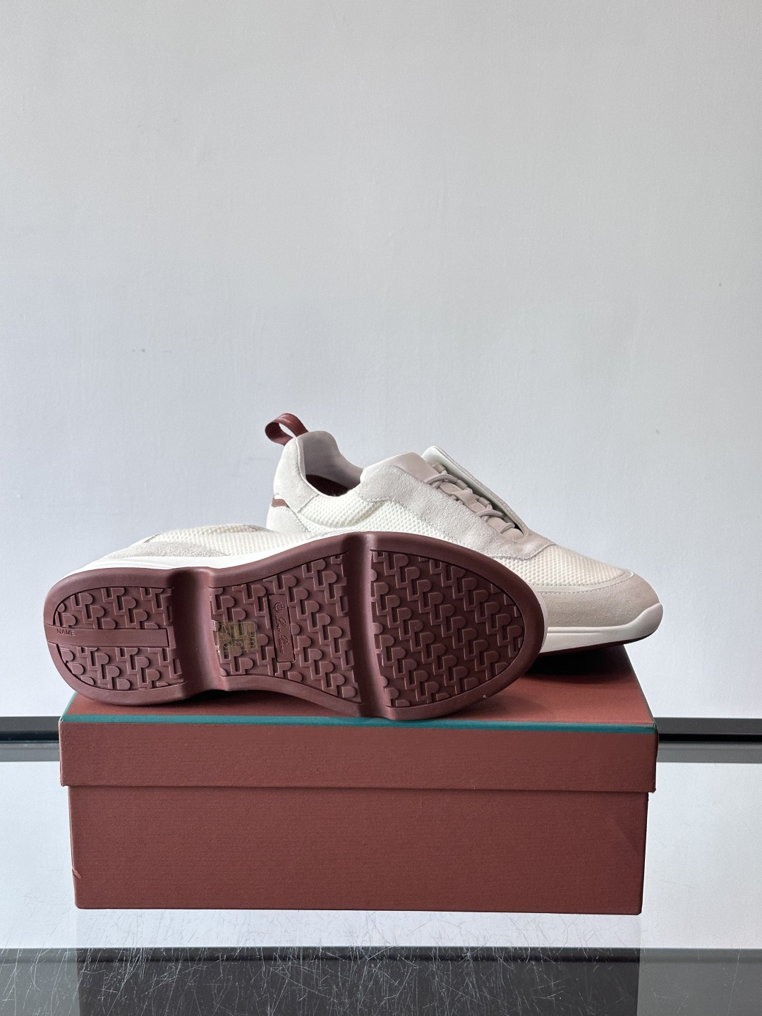 Loro Piana Modular Walk休闲鞋，羊毛针织+牛反绒拼接，质感细腻又高级。高弹乳胶鞋垫