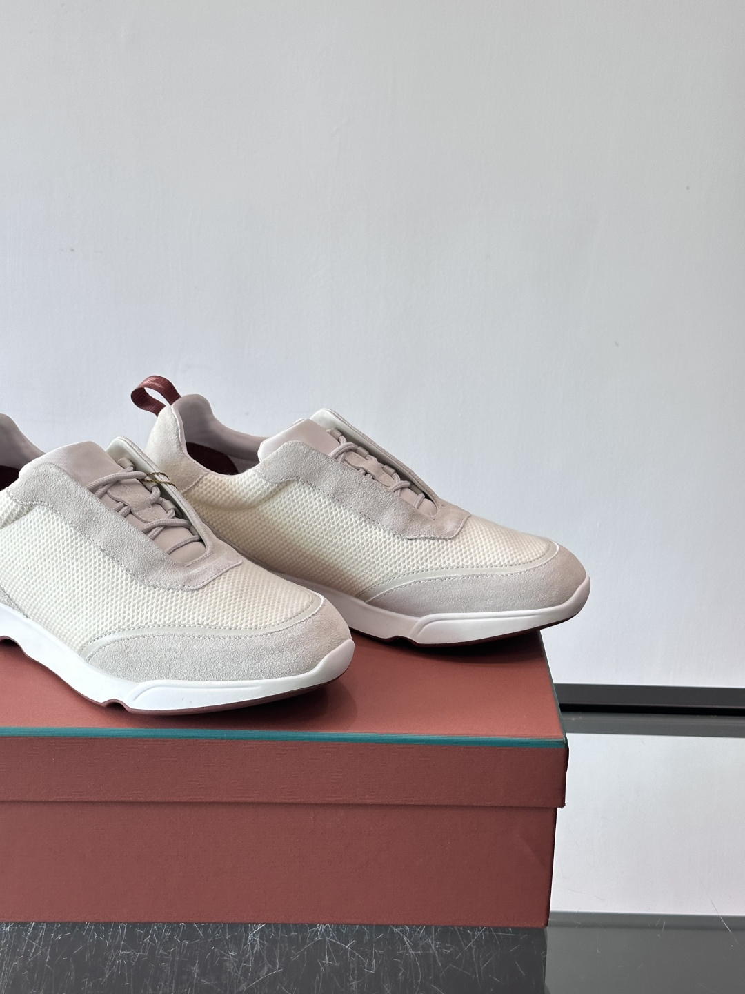 Loro Piana Modular Walk休闲鞋，羊毛针织+牛反绒拼接，质感细腻又高级。高弹乳胶鞋垫