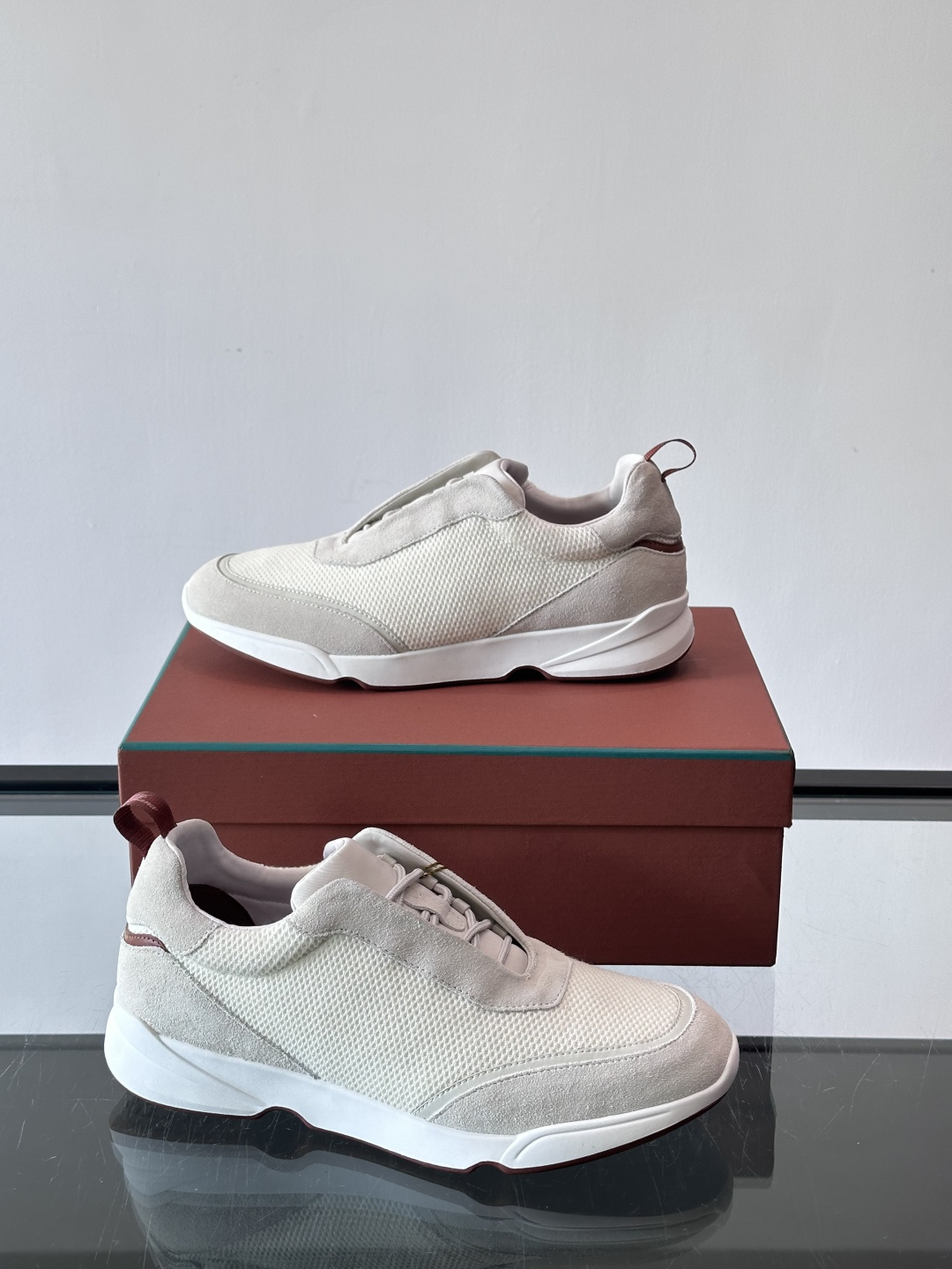 Loro Piana Modular Walk休闲鞋，羊毛针织+牛反绒拼接，质感细腻又高级。高弹乳胶鞋垫