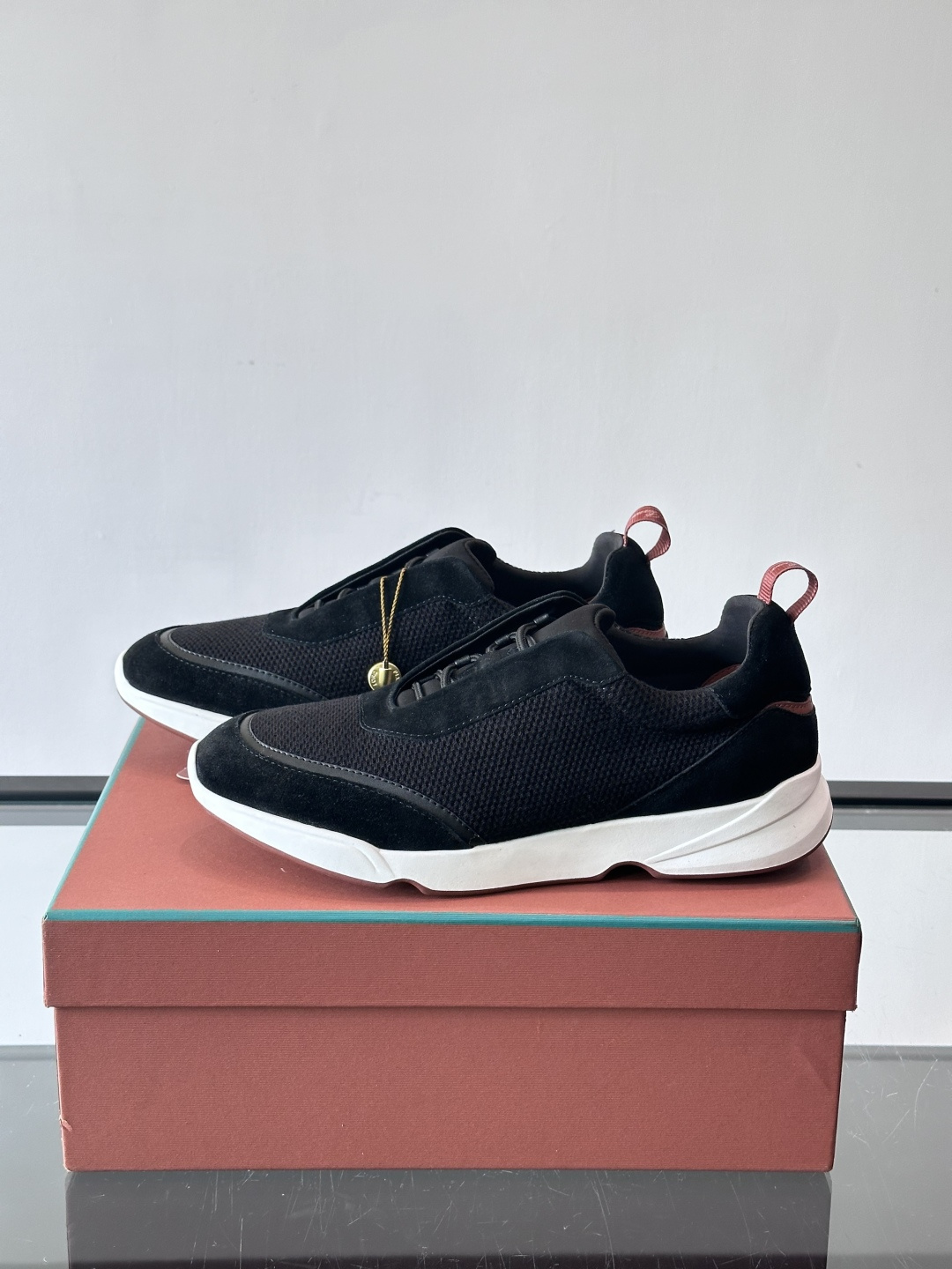 Loro Piana Modular Walk休闲鞋，羊毛针织+牛反绒拼接，质感细腻又高级。高弹乳胶鞋垫