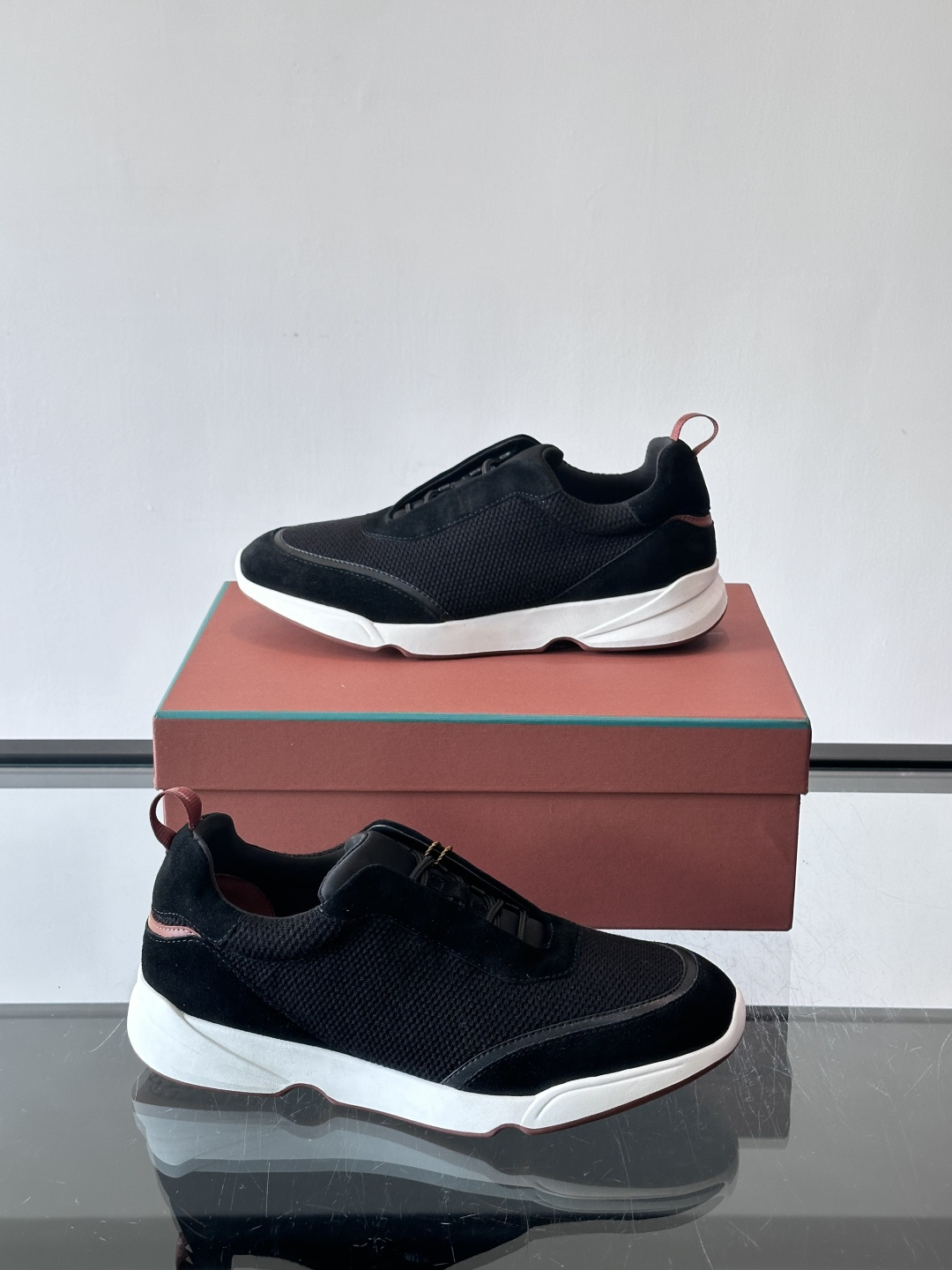 Loro Piana Modular Walk休闲鞋，羊毛针织+牛反绒拼接，质感细腻又高级。高弹乳胶鞋垫