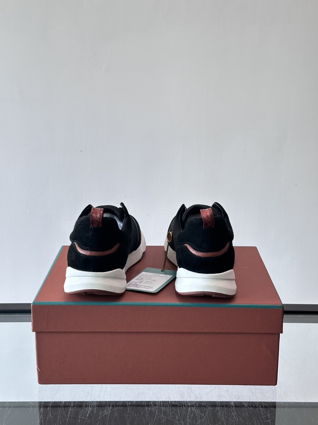 Loro Piana Modular Walk休闲鞋，羊毛针织+牛反绒拼接，质感细腻又高级。高弹乳胶鞋垫