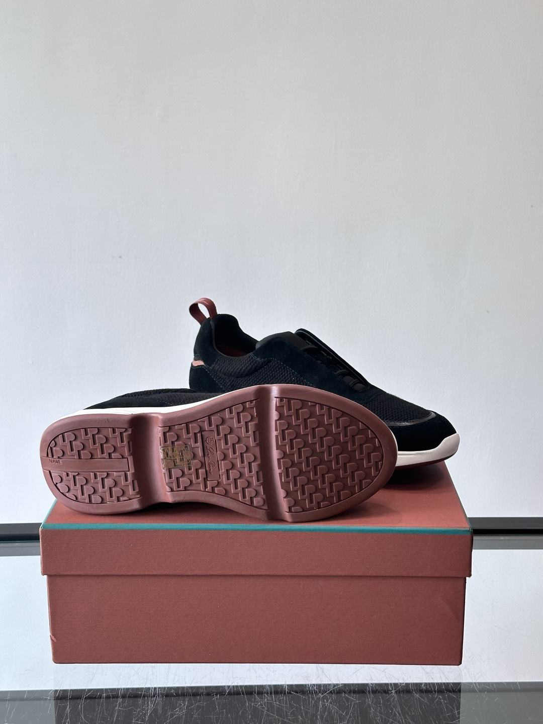 Loro Piana Modular Walk休闲鞋，羊毛针织+牛反绒拼接，质感细腻又高级。高弹乳胶鞋垫