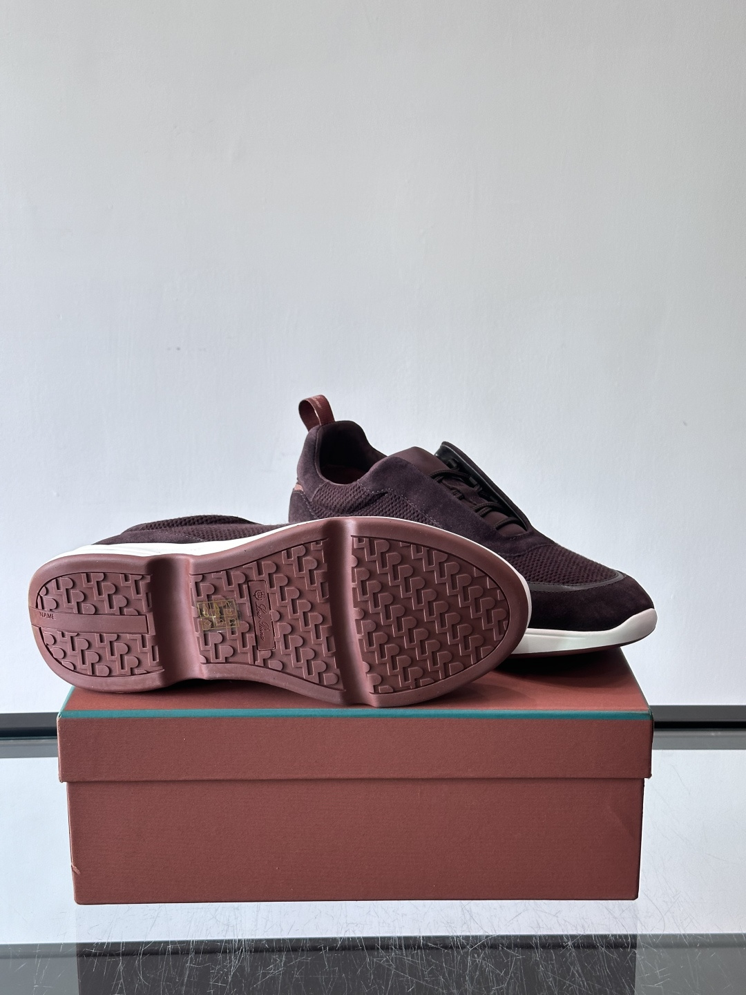 Loro Piana Modular Walk休闲鞋，羊毛针织+牛反绒拼接，质感细腻又高级。高弹乳胶鞋垫