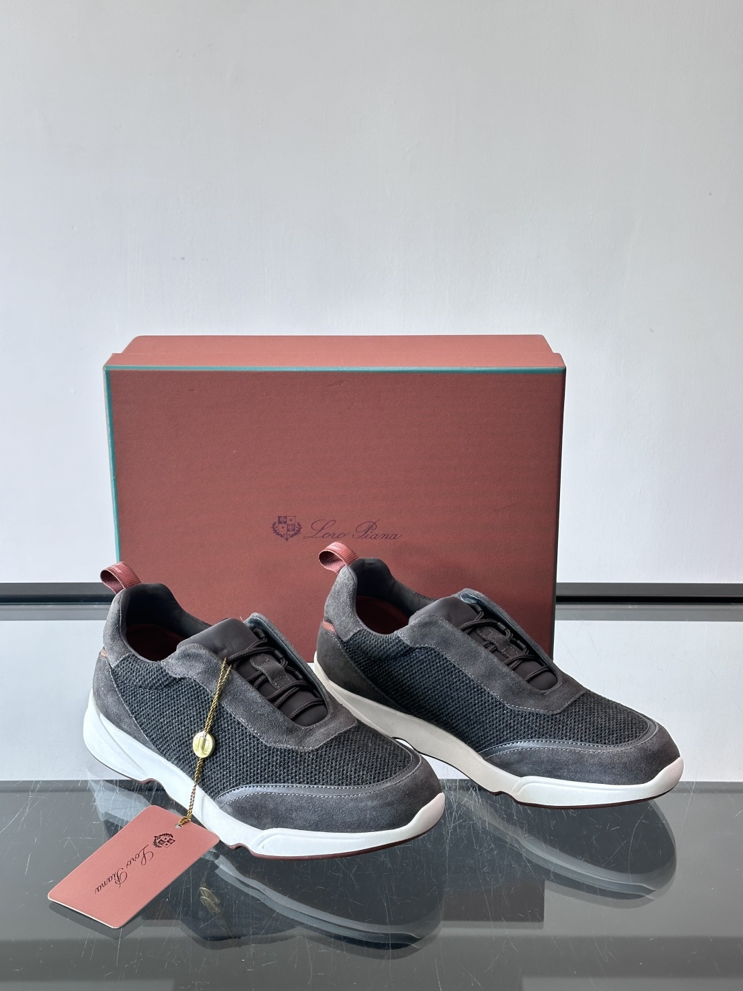 Loro Piana Modular Walk休闲鞋，羊毛针织+牛反绒拼接，质感细腻又高级。高弹乳胶鞋垫