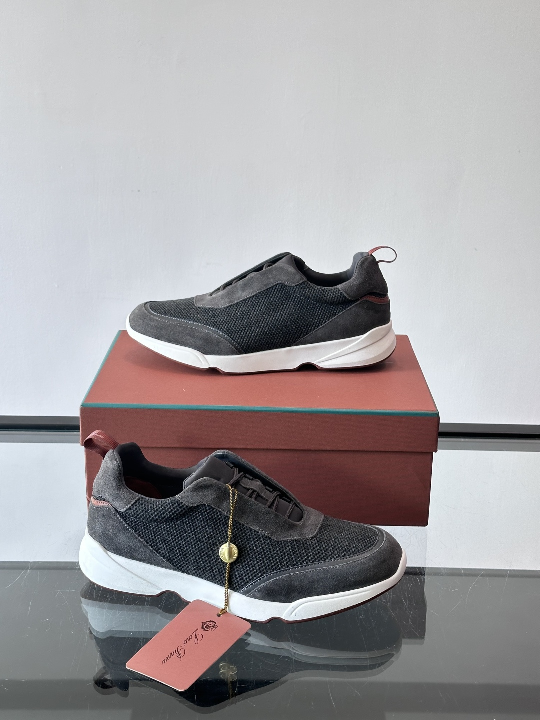 Loro Piana Modular Walk休闲鞋，羊毛针织+牛反绒拼接，质感细腻又高级。高弹乳胶鞋垫