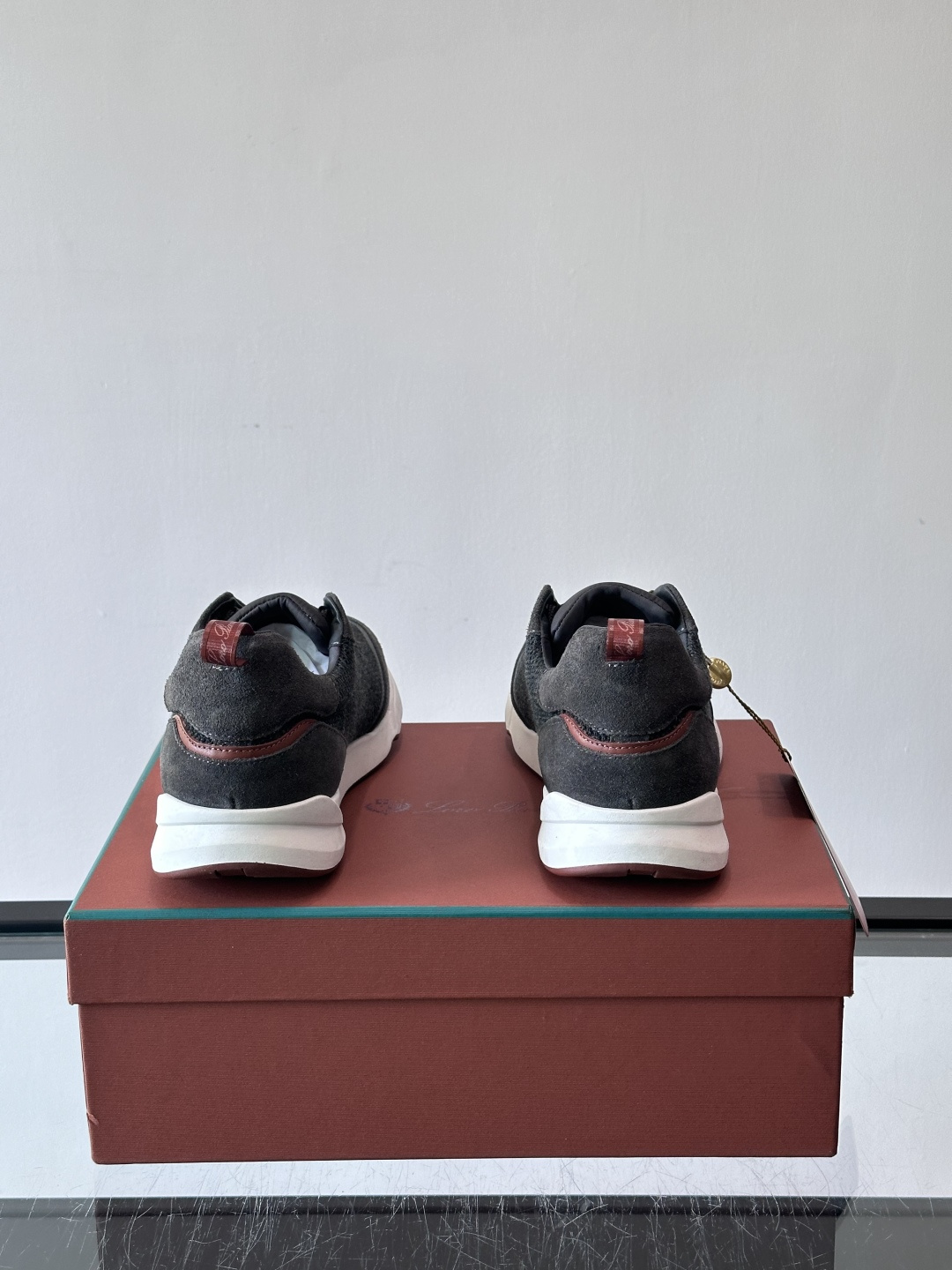 Loro Piana Modular Walk休闲鞋，羊毛针织+牛反绒拼接，质感细腻又高级。高弹乳胶鞋垫