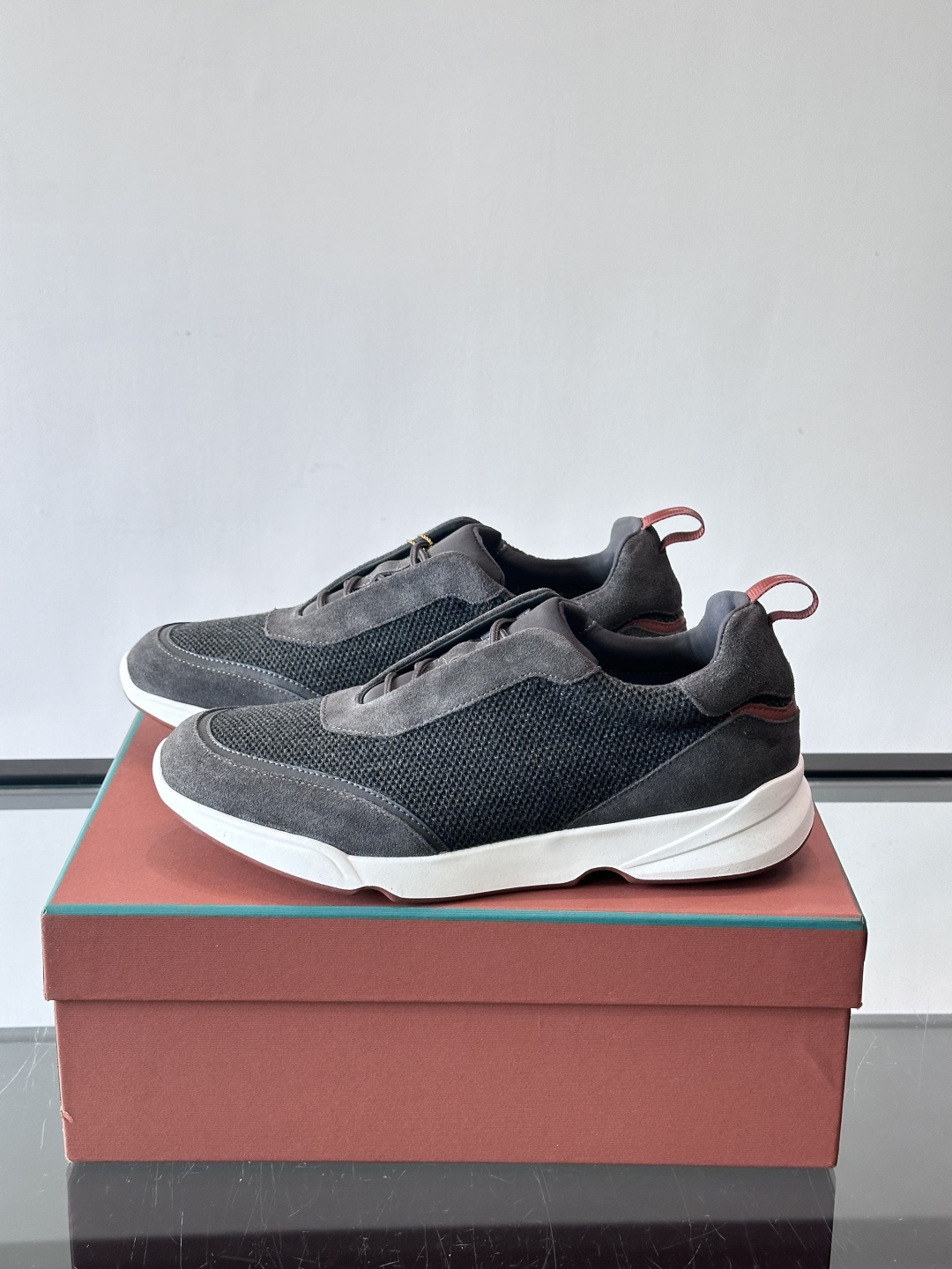 Loro Piana Modular Walk休闲鞋，羊毛针织+牛反绒拼接，质感细腻又高级。高弹乳胶鞋垫