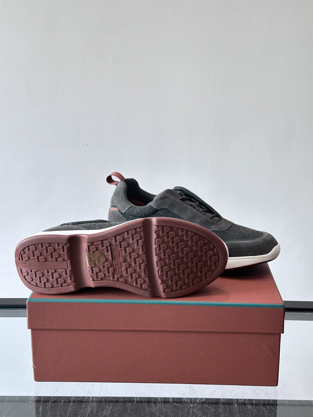 Loro Piana Modular Walk休闲鞋，羊毛针织+牛反绒拼接，质感细腻又高级。高弹乳胶鞋垫