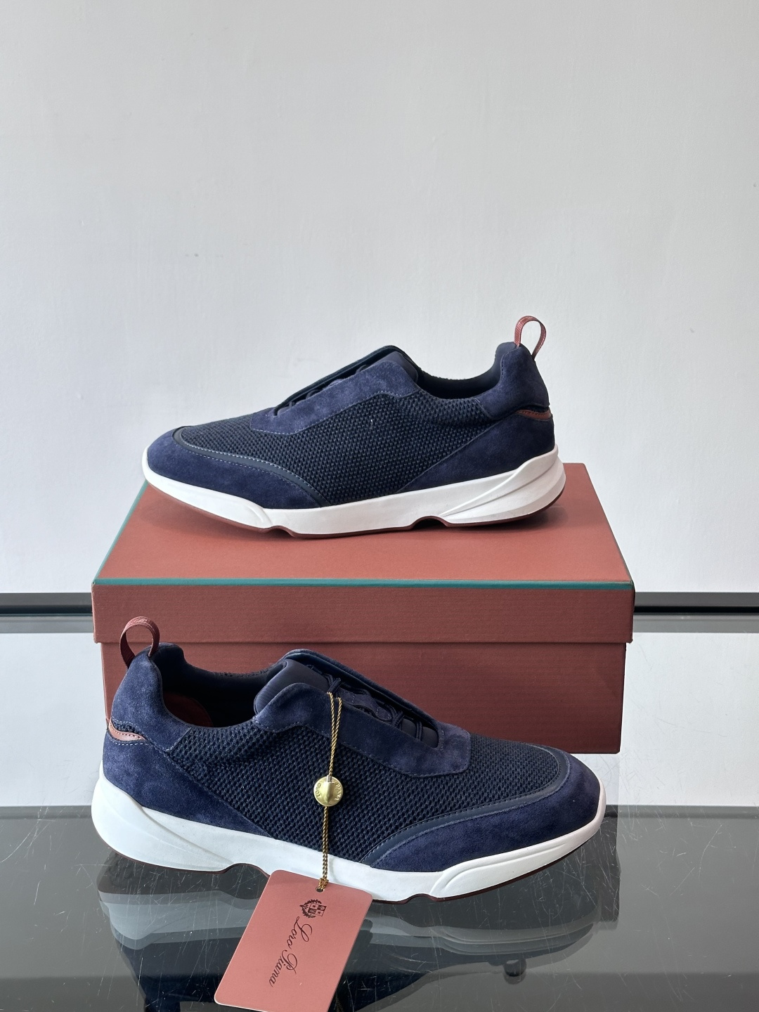 Loro Piana Modular Walk休闲鞋，羊毛针织+牛反绒拼接，质感细腻又高级。高弹乳胶鞋垫