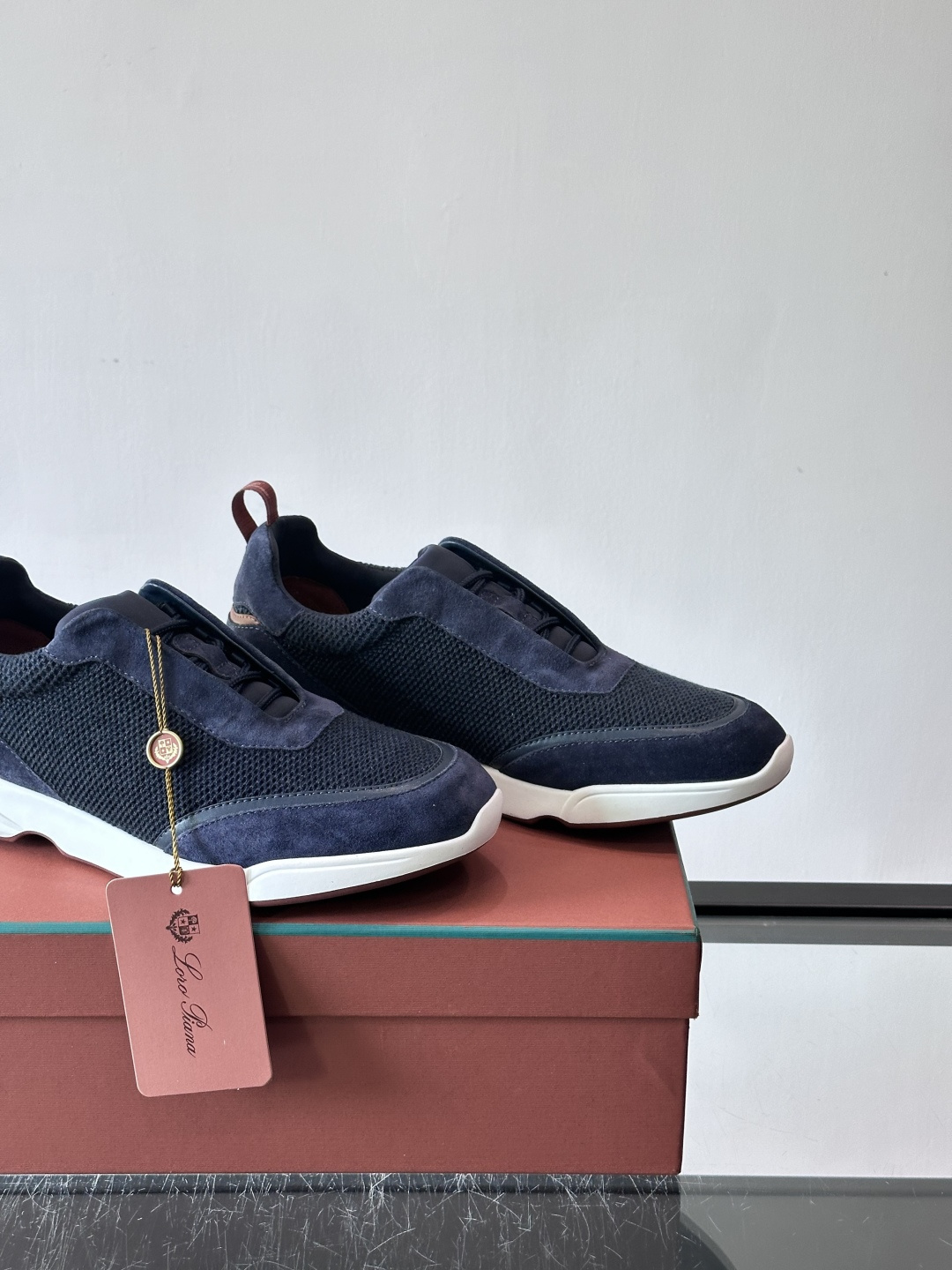 Loro Piana Modular Walk休闲鞋，羊毛针织+牛反绒拼接，质感细腻又高级。高弹乳胶鞋垫