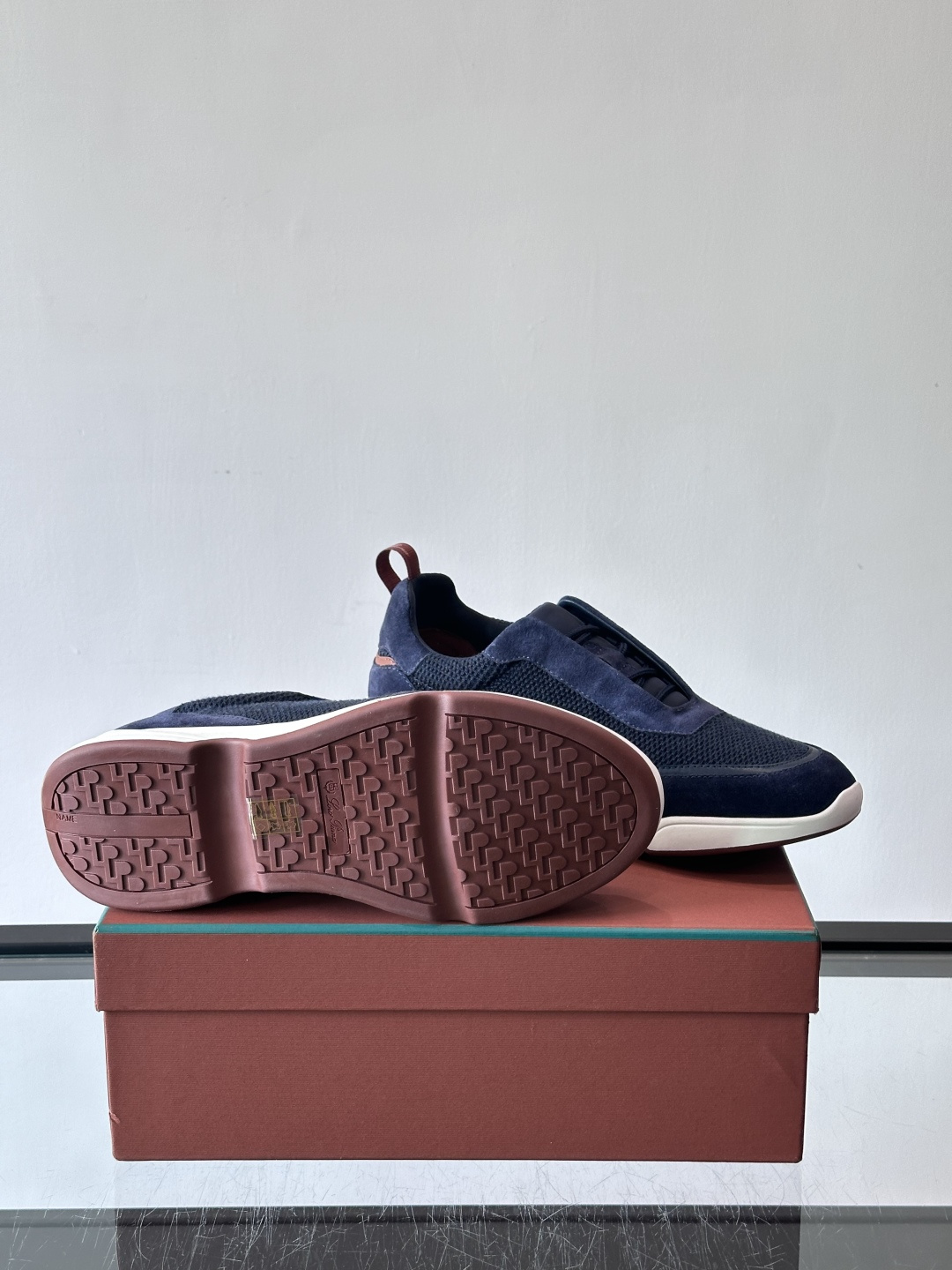 Loro Piana Modular Walk休闲鞋，羊毛针织+牛反绒拼接，质感细腻又高级。高弹乳胶鞋垫