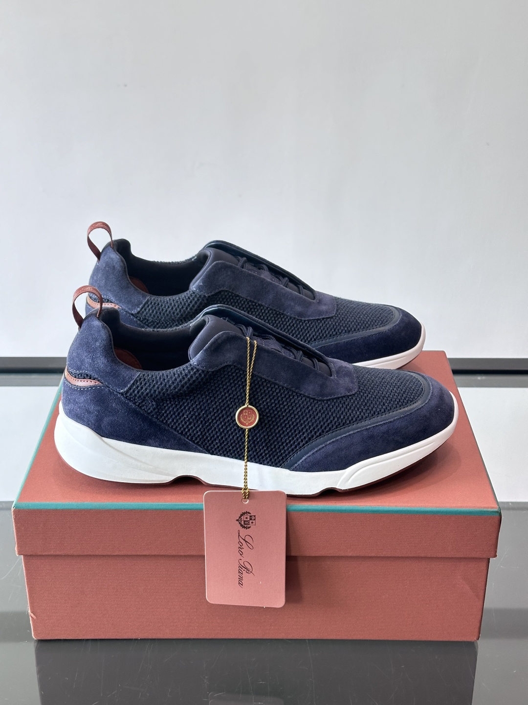 Loro Piana Modular Walk休闲鞋，羊毛针织+牛反绒拼接，质感细腻又高级。高弹乳胶鞋垫