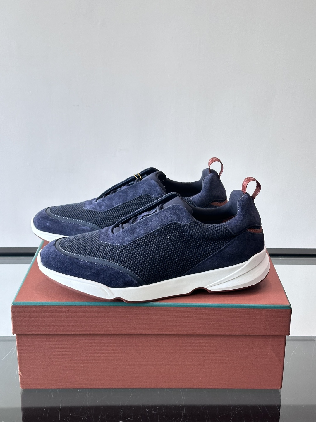 Loro Piana Modular Walk休闲鞋，羊毛针织+牛反绒拼接，质感细腻又高级。高弹乳胶鞋垫