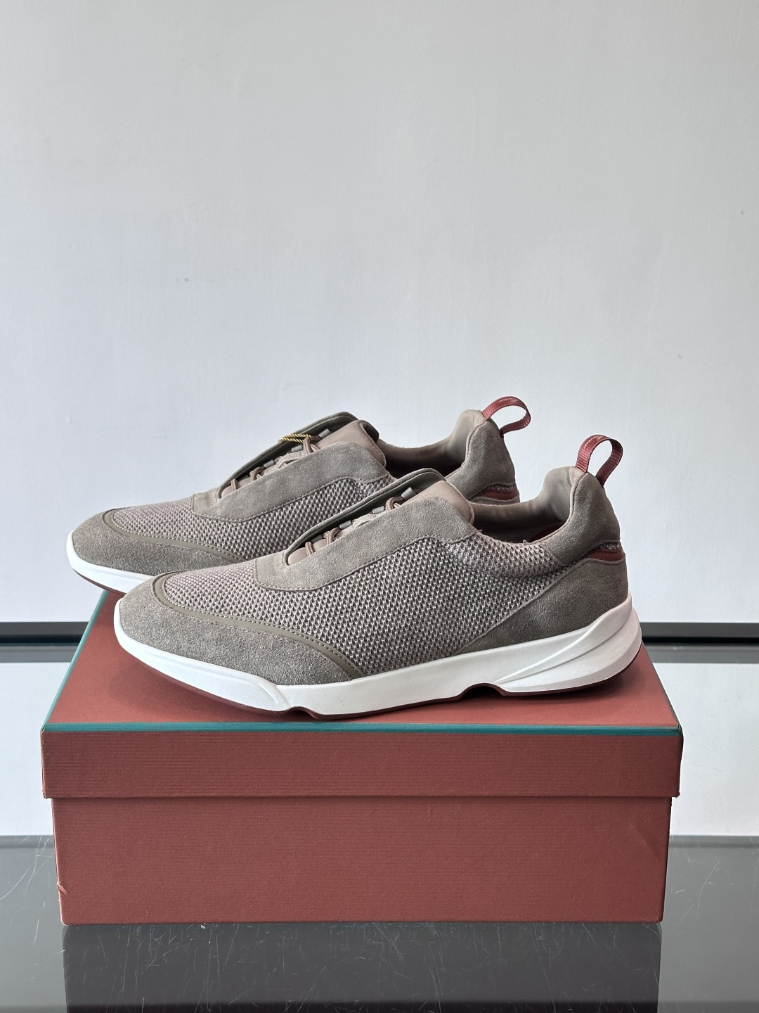 Loro Piana Modular Walk休闲鞋，羊毛针织+牛反绒拼接，质感细腻又高级。高弹乳胶鞋垫