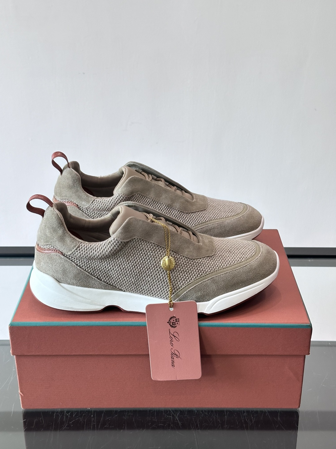 Loro Piana Modular Walk休闲鞋，羊毛针织+牛反绒拼接，质感细腻又高级。高弹乳胶鞋垫