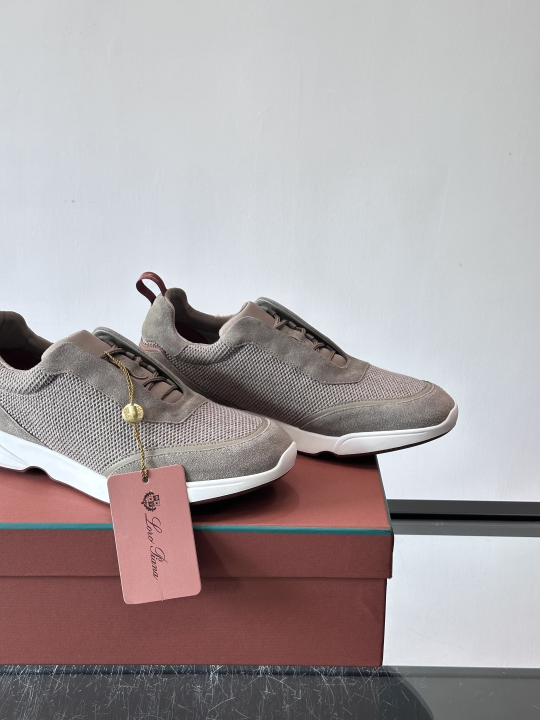 Loro Piana Modular Walk休闲鞋，羊毛针织+牛反绒拼接，质感细腻又高级。高弹乳胶鞋垫