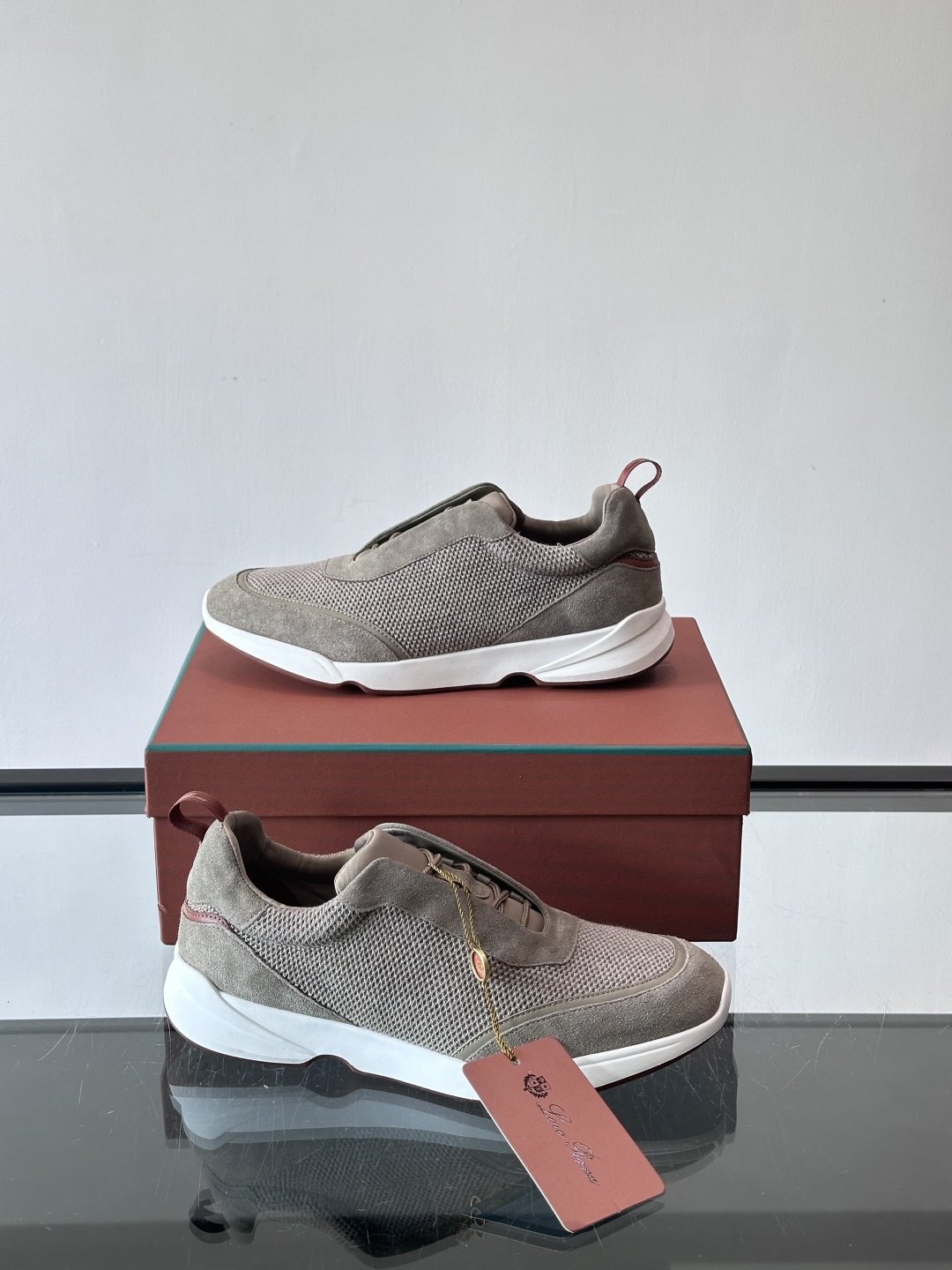 Loro Piana Modular Walk休闲鞋，羊毛针织+牛反绒拼接，质感细腻又高级。高弹乳胶鞋垫