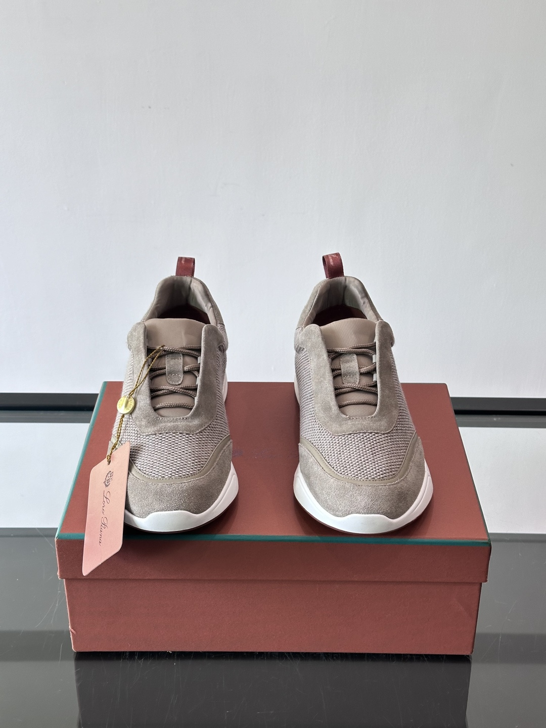 Loro Piana Modular Walk休闲鞋，羊毛针织+牛反绒拼接，质感细腻又高级。高弹乳胶鞋垫