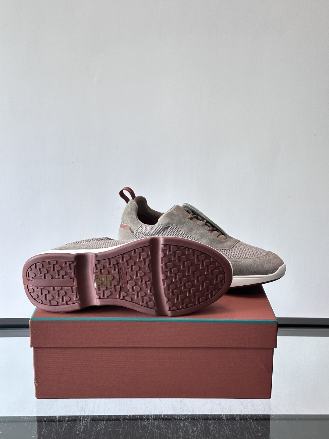 Loro Piana Modular Walk休闲鞋，羊毛针织+牛反绒拼接，质感细腻又高级。高弹乳胶鞋垫