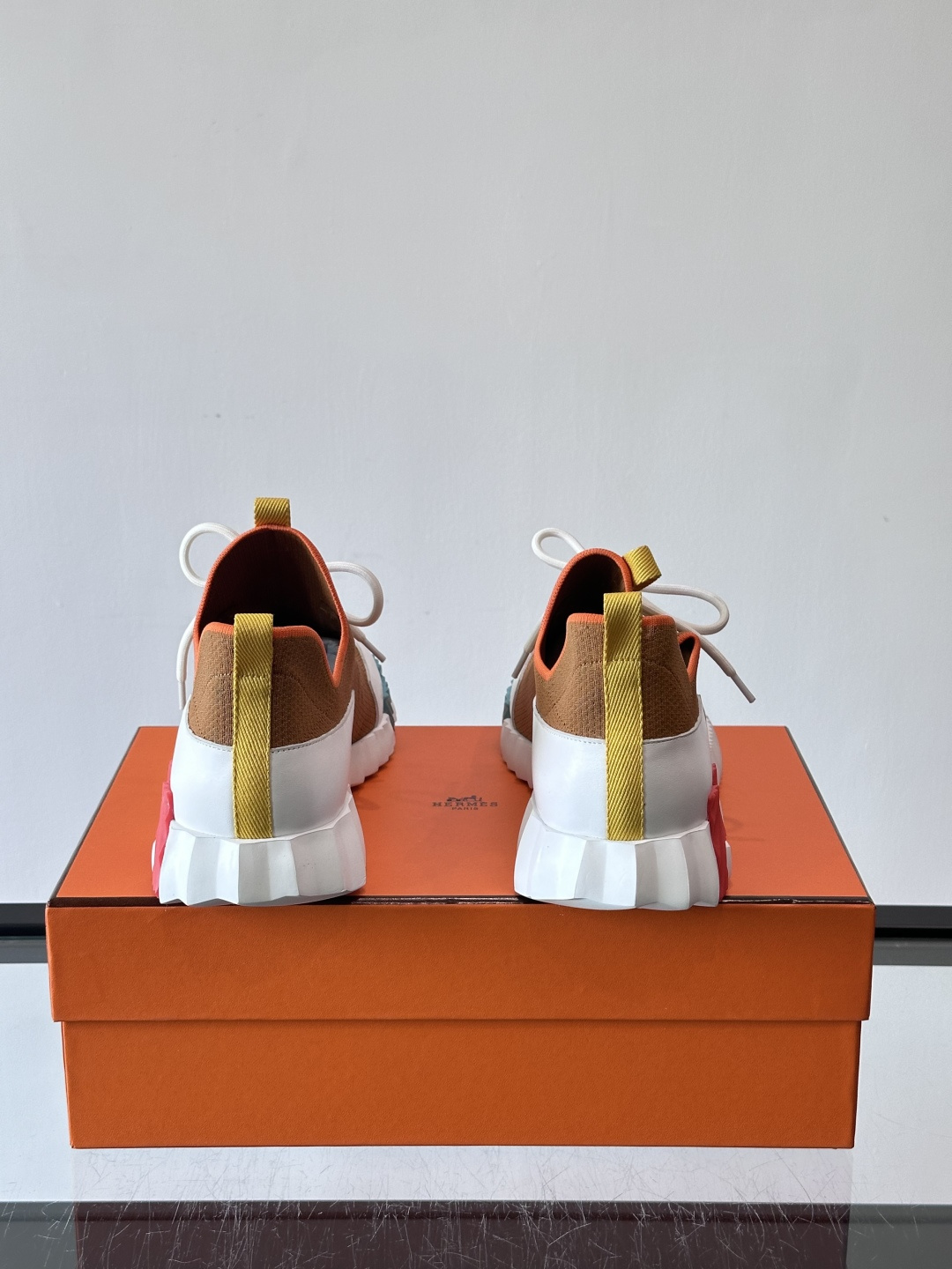 H家🏠爱马仕🐎Bouning系列男士运动鞋，采用飞织工艺制作+麂皮拼接，搭配橡胶鞋底，撞色设计超有辨识度