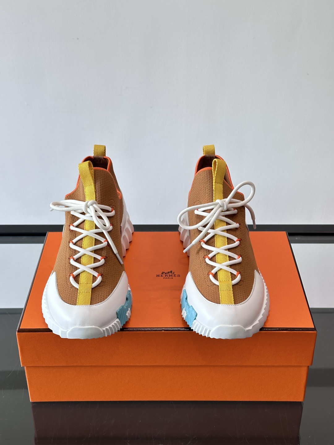 H家🏠爱马仕🐎Bouning系列男士运动鞋，采用飞织工艺制作+麂皮拼接，搭配橡胶鞋底，撞色设计超有辨识度