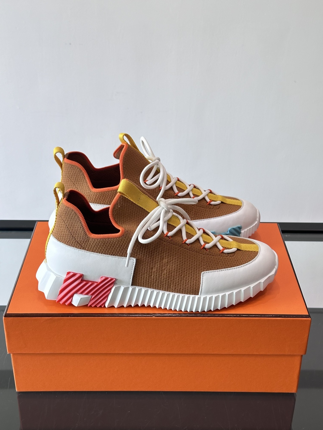 H家🏠爱马仕🐎Bouning系列男士运动鞋，采用飞织工艺制作+麂皮拼接，搭配橡胶鞋底，撞色设计超有辨识度