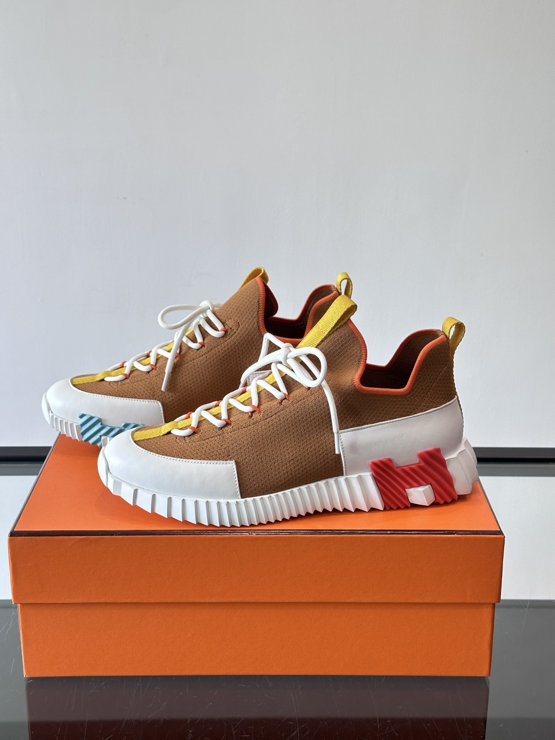 H家🏠爱马仕🐎Bouning系列男士运动鞋，采用飞织工艺制作+麂皮拼接，搭配橡胶鞋底，撞色设计超有辨识度