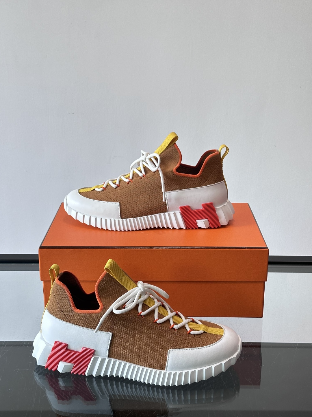 H家🏠爱马仕🐎Bouning系列男士运动鞋，采用飞织工艺制作+麂皮拼接，搭配橡胶鞋底，撞色设计超有辨识度