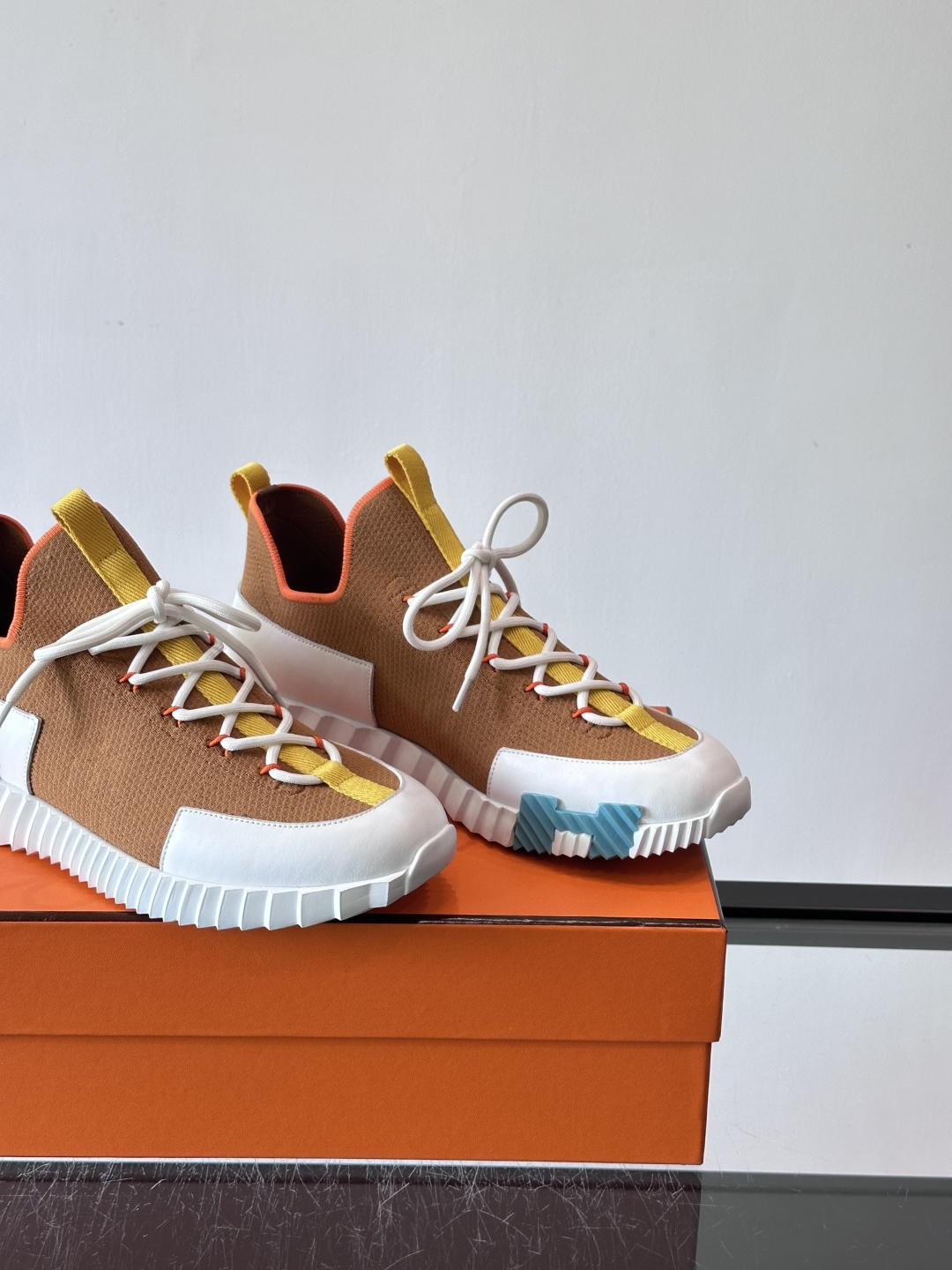 H家🏠爱马仕🐎Bouning系列男士运动鞋，采用飞织工艺制作+麂皮拼接，搭配橡胶鞋底，撞色设计超有辨识度