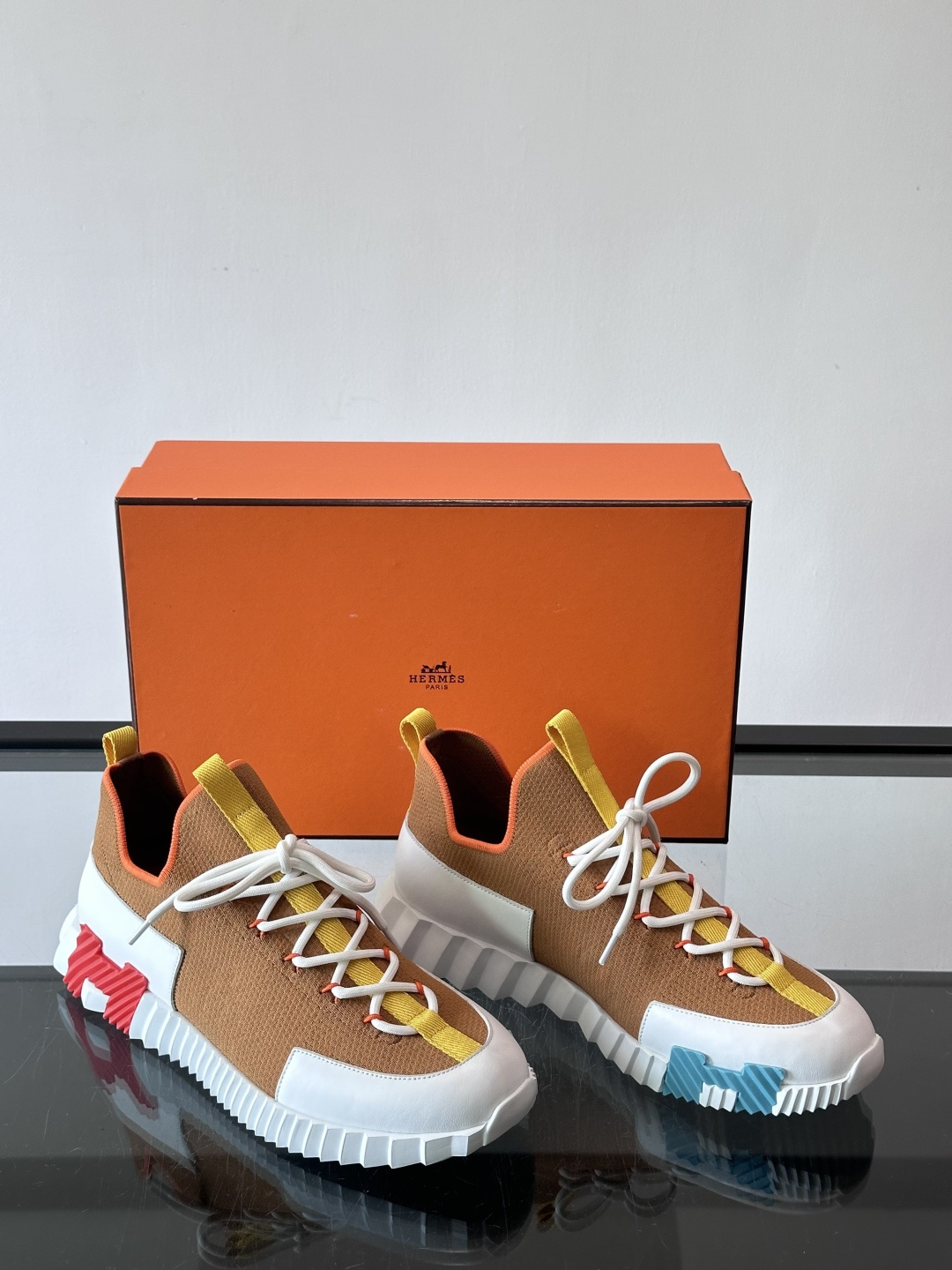 H家🏠爱马仕🐎Bouning系列男士运动鞋，采用飞织工艺制作+麂皮拼接，搭配橡胶鞋底，撞色设计超有辨识度