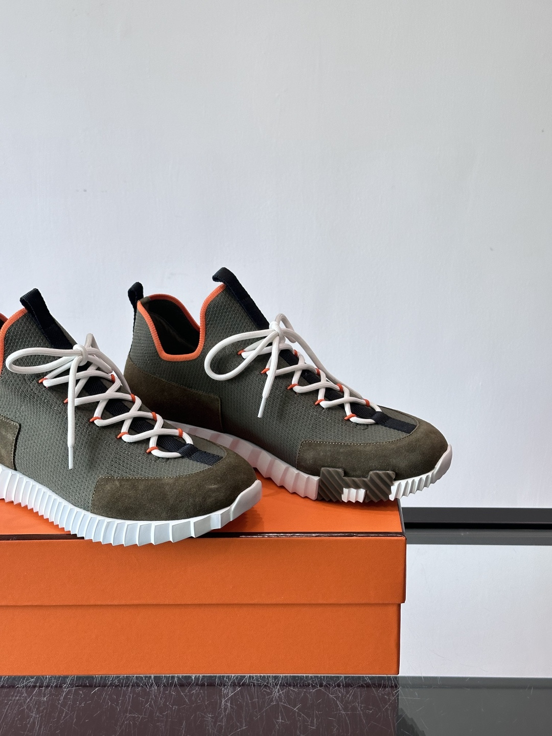 H家🏠爱马仕🐎Bouning系列男士运动鞋，采用飞织工艺制作+麂皮拼接，搭配橡胶鞋底，撞色设计超有辨识度