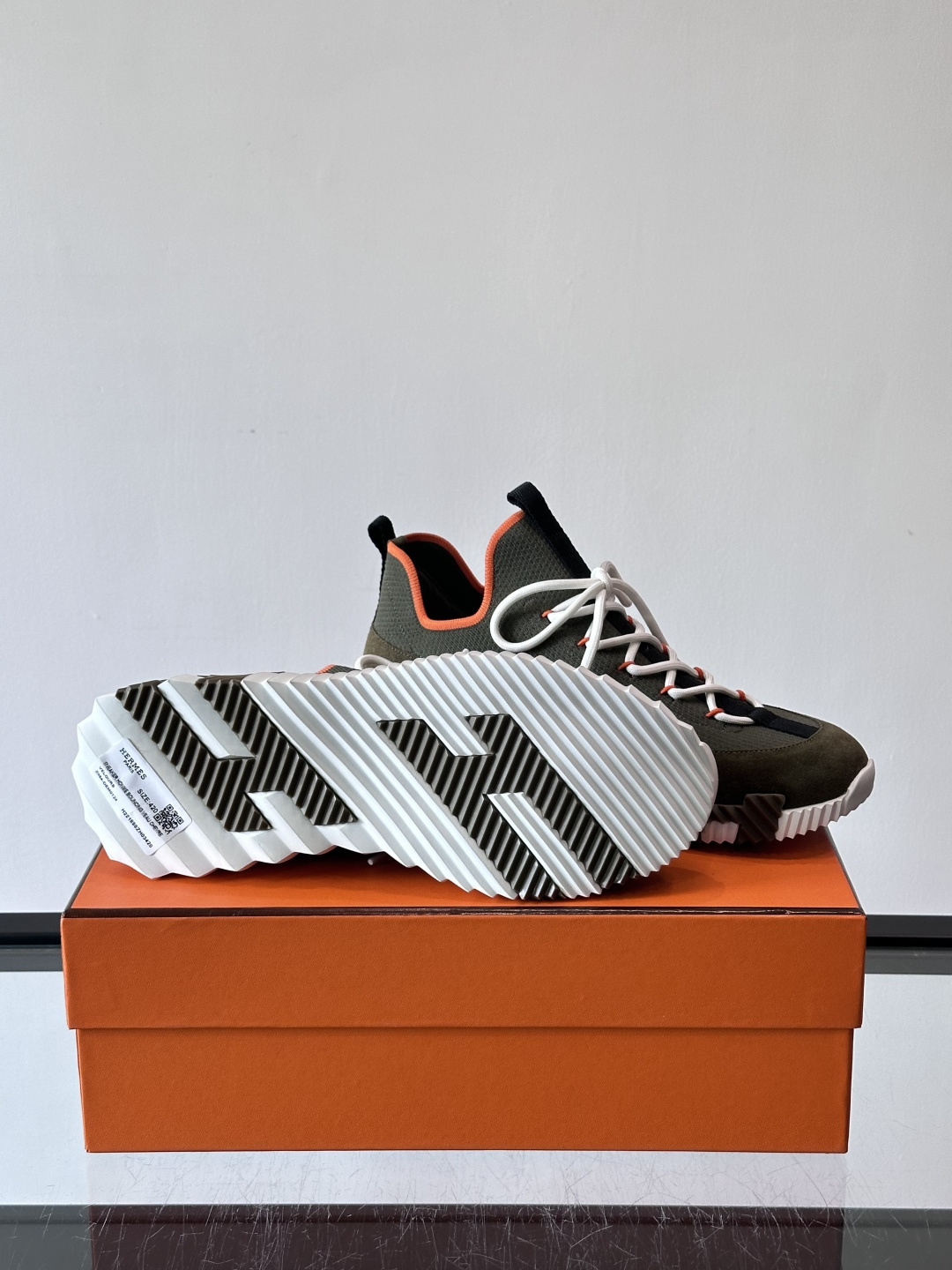 H家🏠爱马仕🐎Bouning系列男士运动鞋，采用飞织工艺制作+麂皮拼接，搭配橡胶鞋底，撞色设计超有辨识度