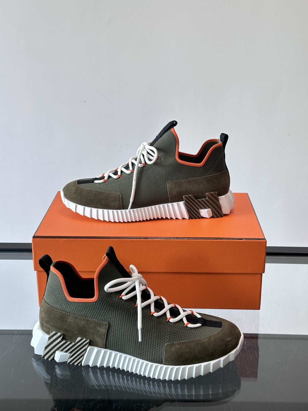 H家🏠爱马仕🐎Bouning系列男士运动鞋，采用飞织工艺制作+麂皮拼接，搭配橡胶鞋底，撞色设计超有辨识度