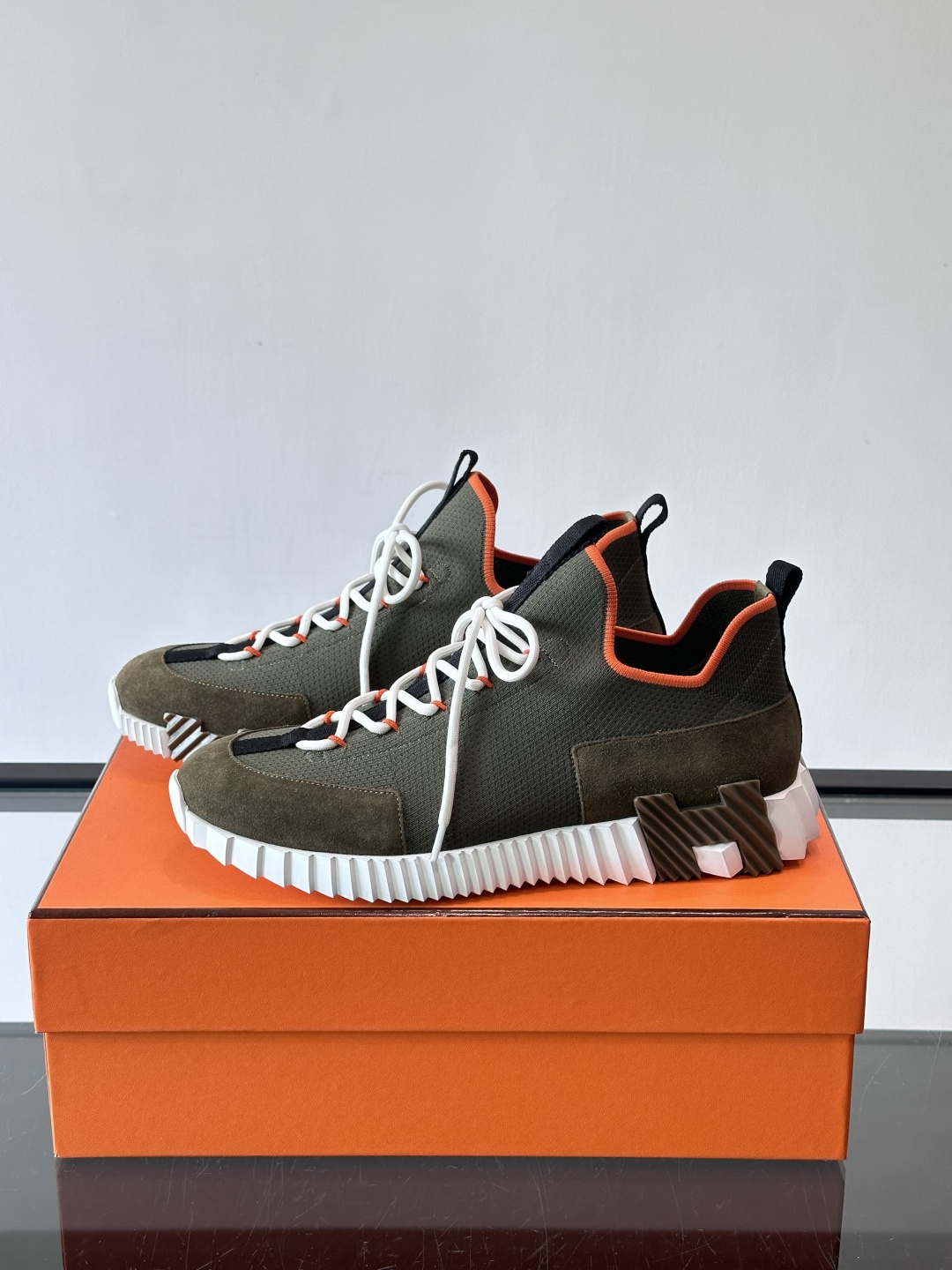 H家🏠爱马仕🐎Bouning系列男士运动鞋，采用飞织工艺制作+麂皮拼接，搭配橡胶鞋底，撞色设计超有辨识度