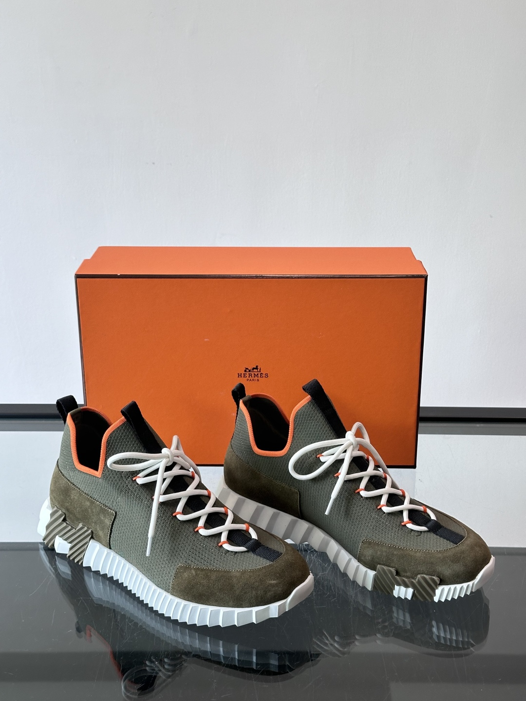 H家🏠爱马仕🐎Bouning系列男士运动鞋，采用飞织工艺制作+麂皮拼接，搭配橡胶鞋底，撞色设计超有辨识度